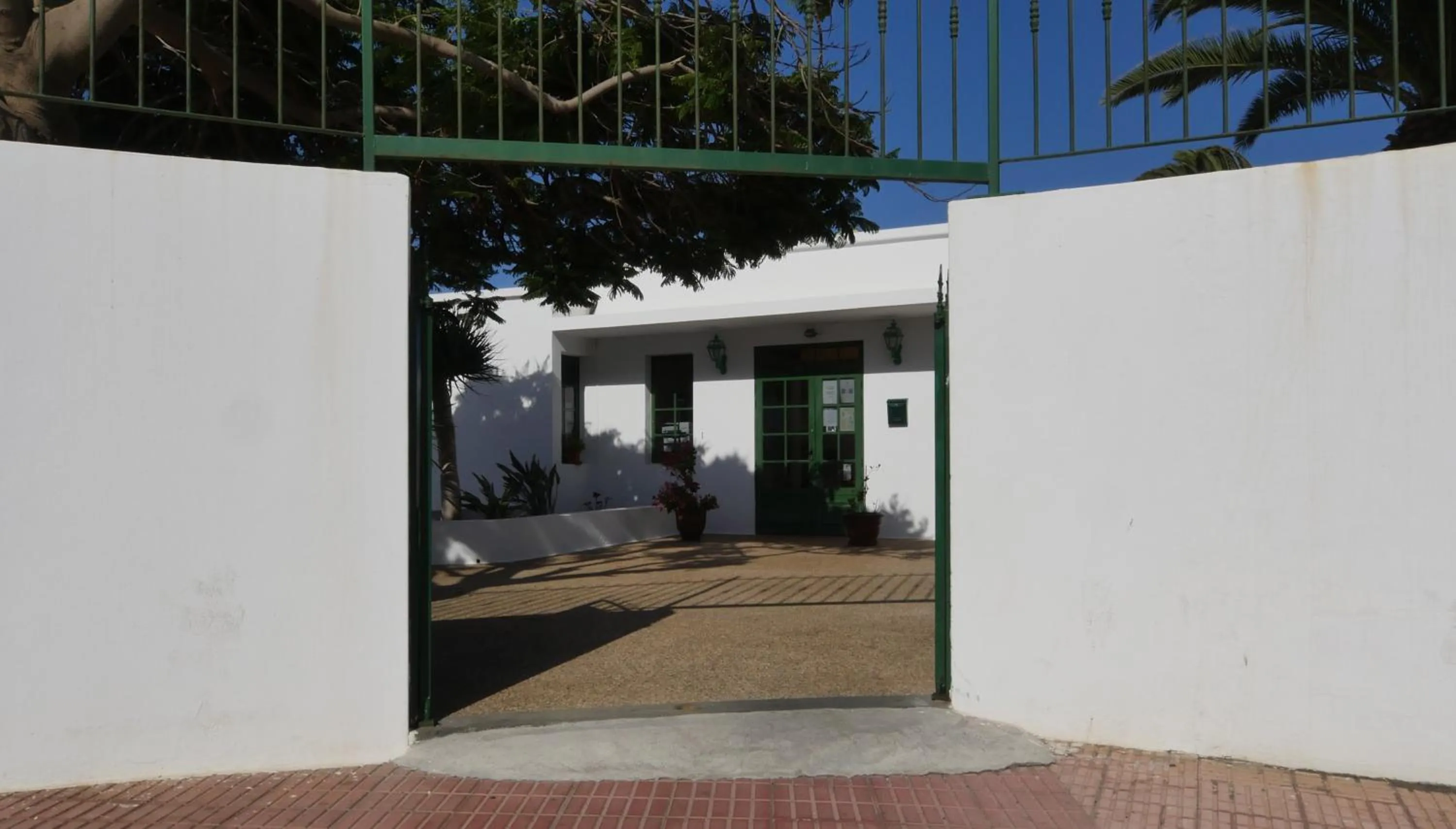 Property building in Apartamentos Tropicana