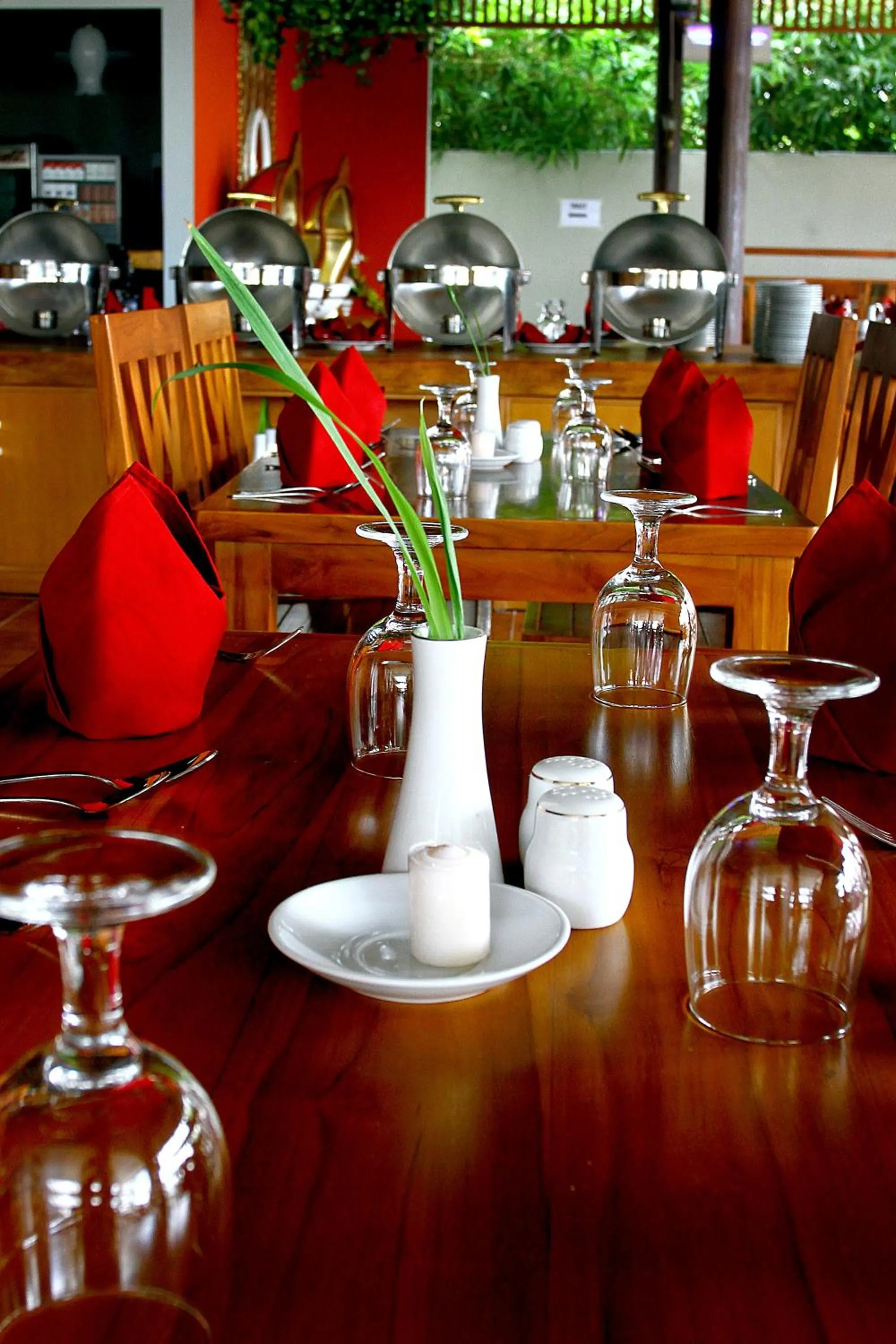 Restaurant/places to eat in Grand Royal BIL Hotel