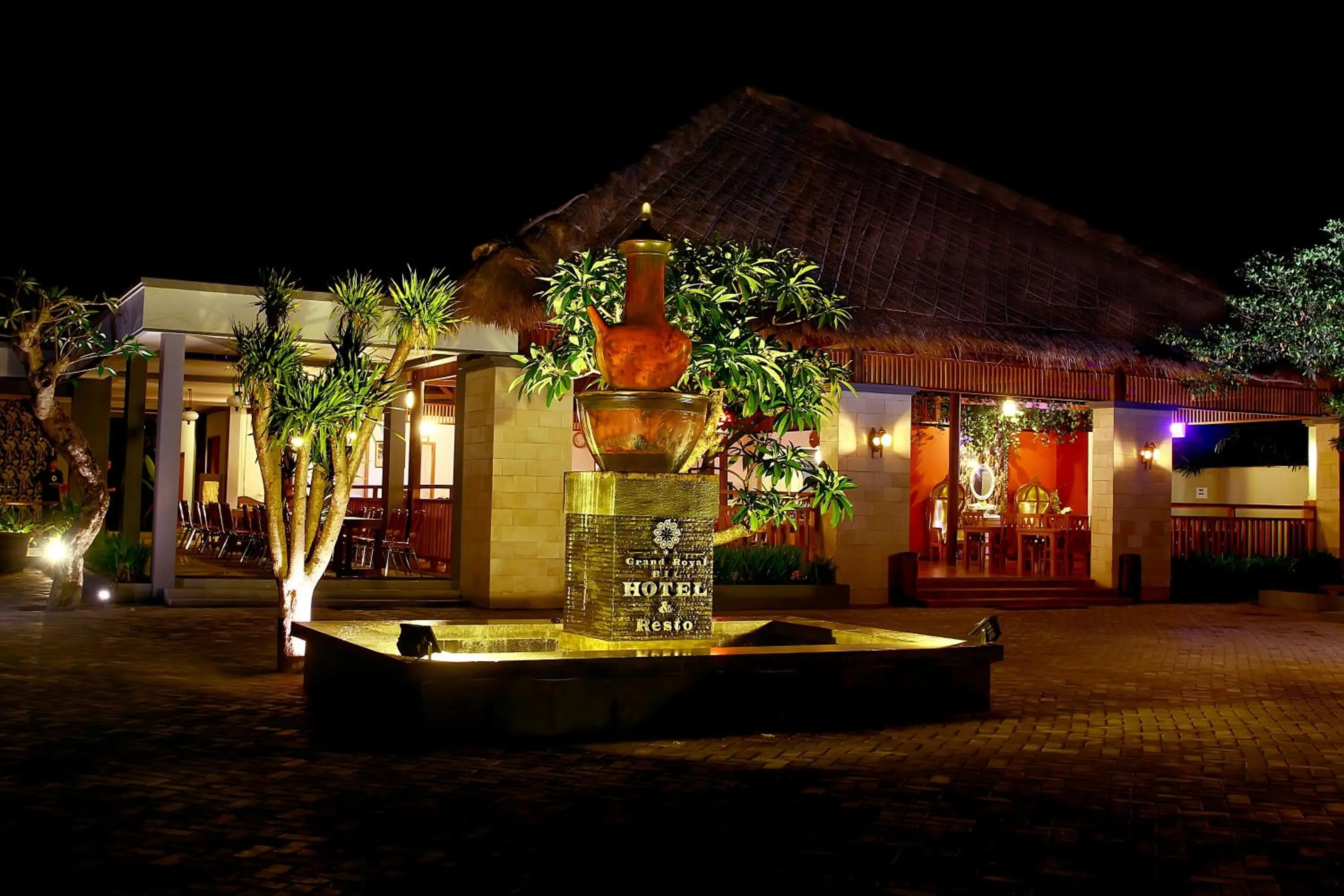 Garden in Grand Royal BIL Hotel