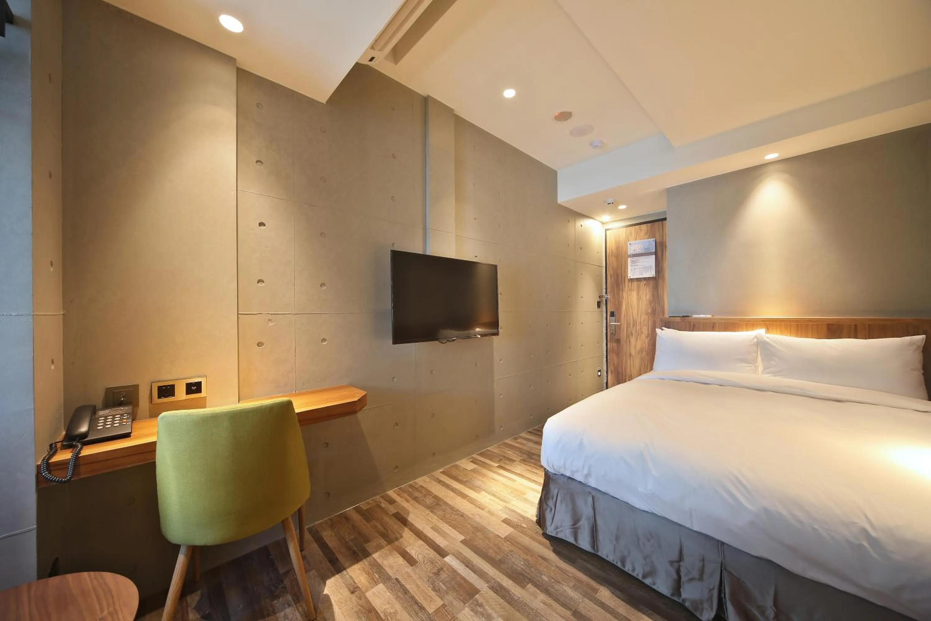 Communal lounge/ TV room, Bed in Fengjia Micro Hotel