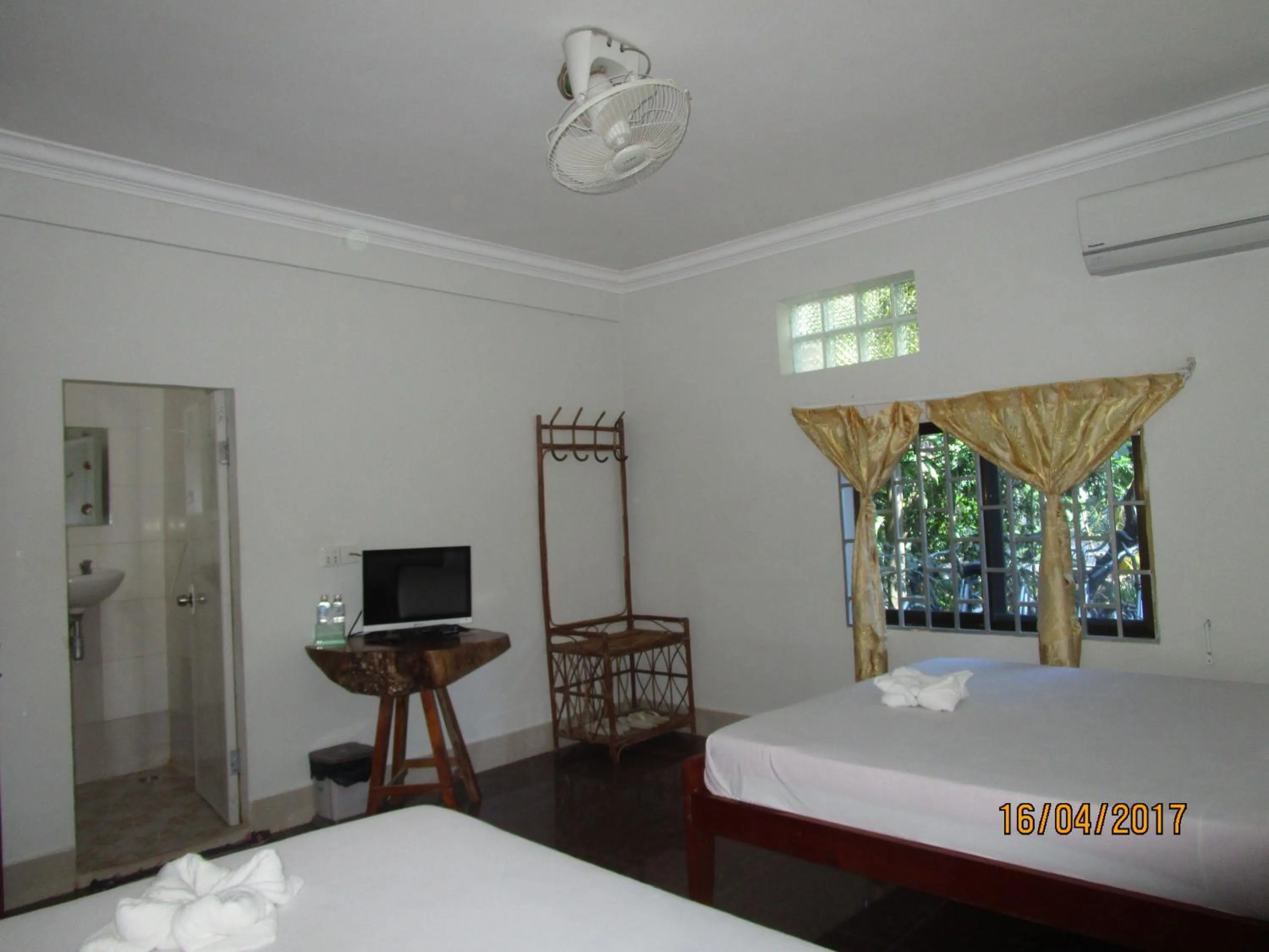 Photo of the whole room, Bed in Visal Sak Guesthouse