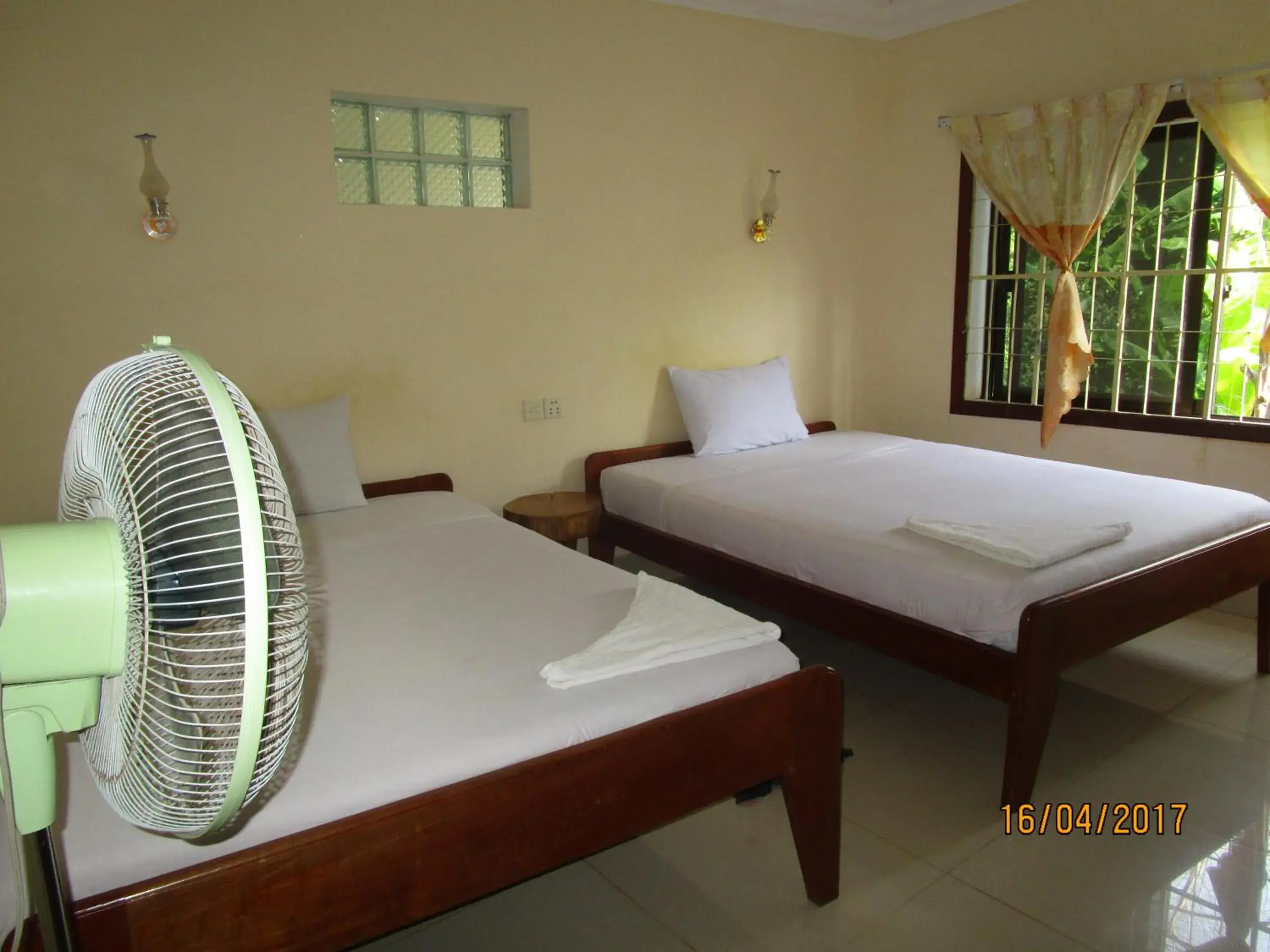 Twin Room - single occupancy in Visal Sak Guesthouse Twin Room - single occupancy in Visal Sak Guesthouse