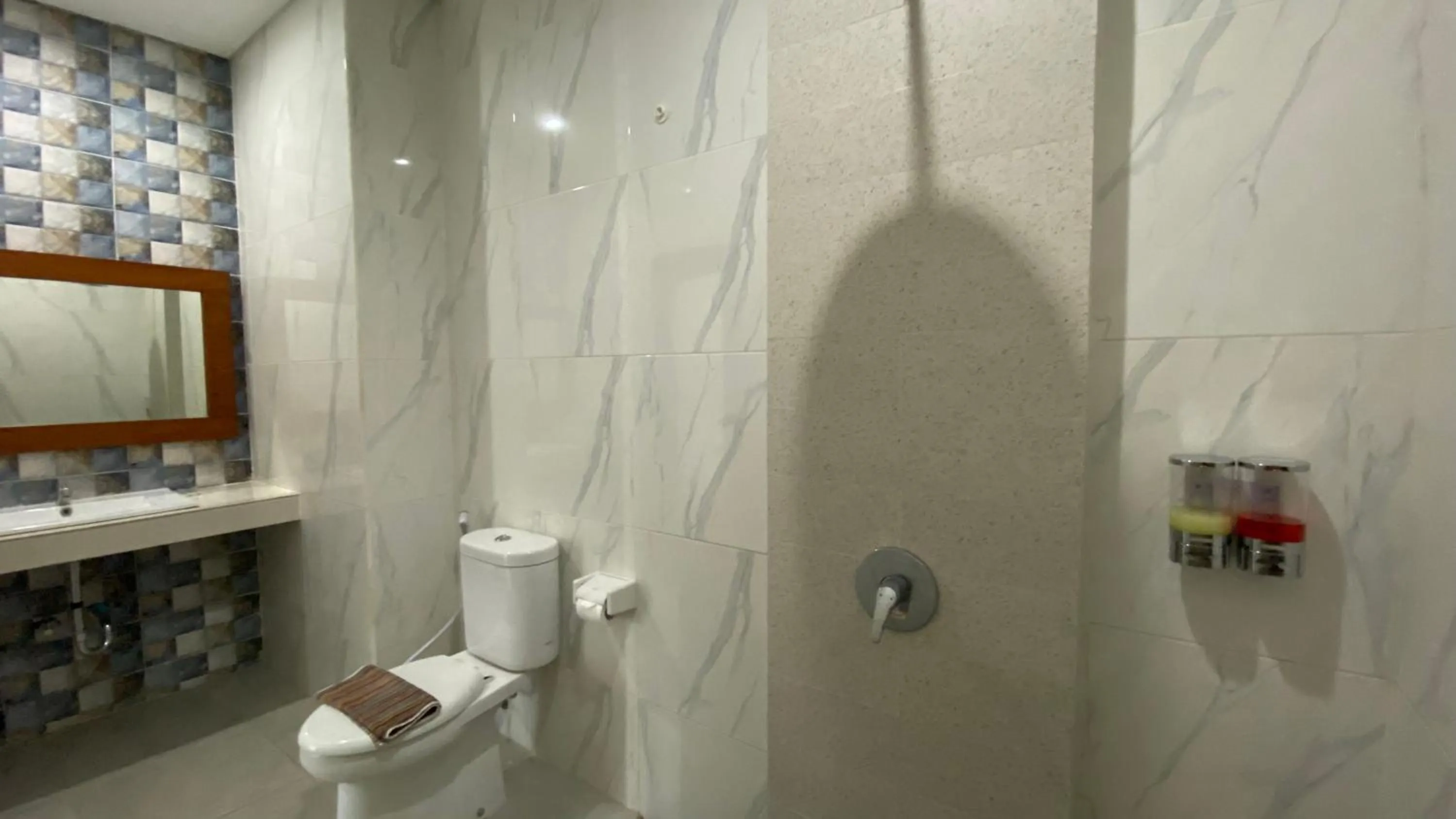 Shower in Sandat Hotel Legian