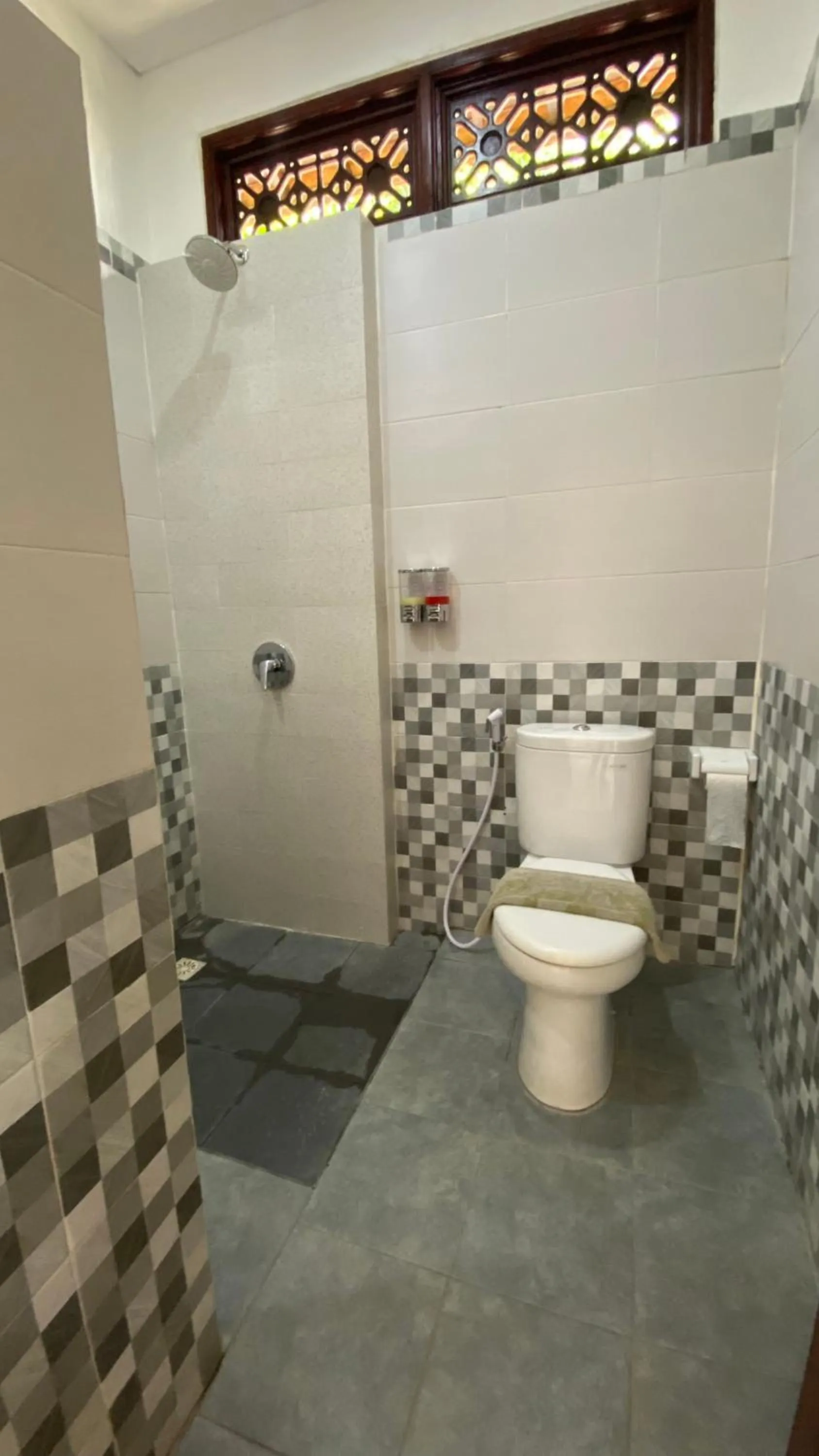 Toilet in Sandat Hotel Legian