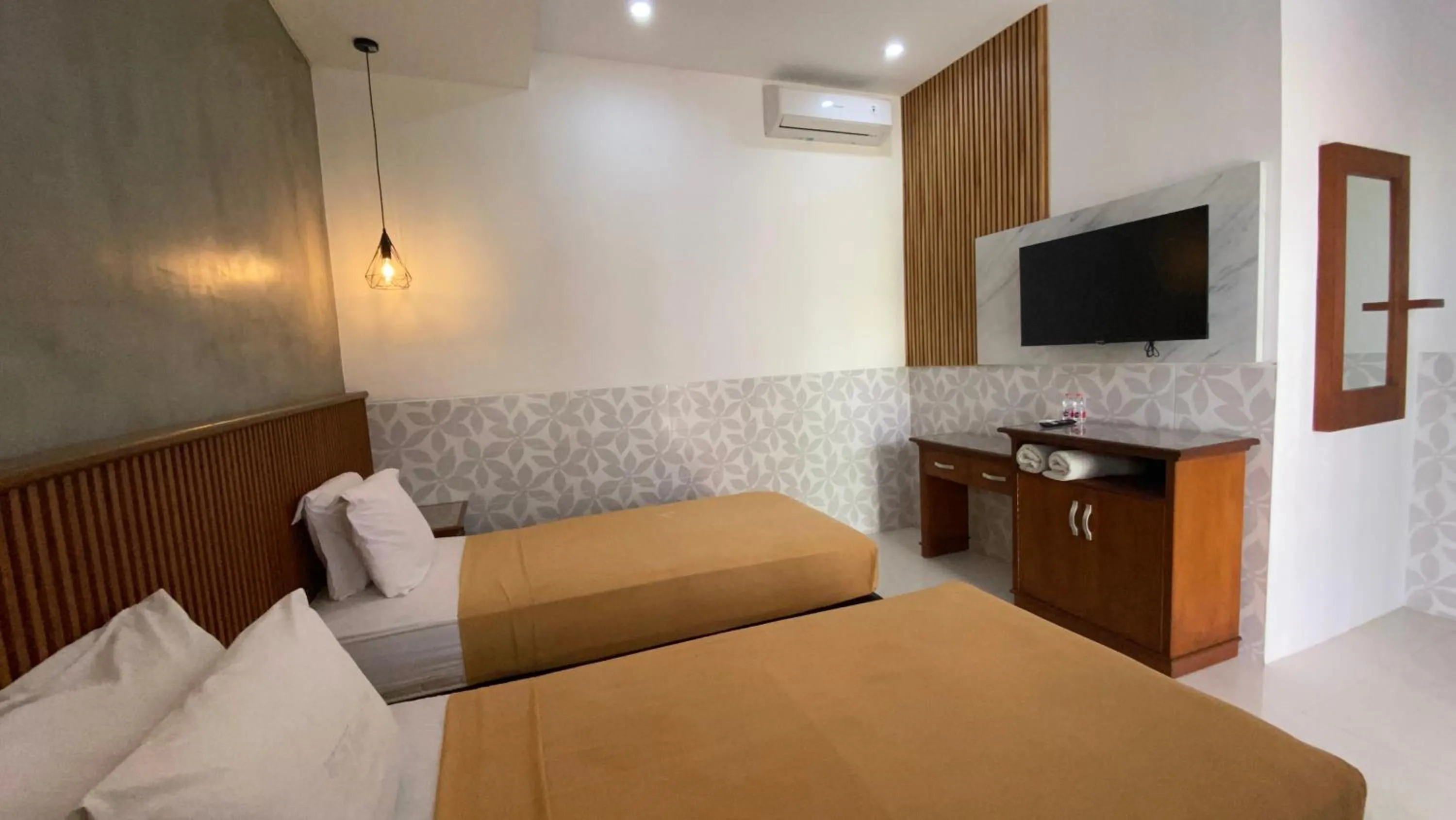 TV and multimedia, Bed in Sandat Hotel Legian