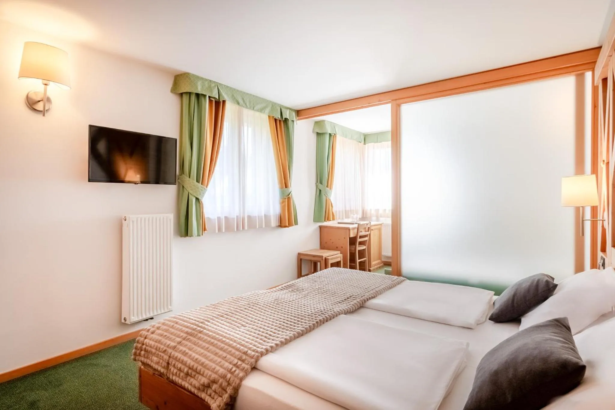 Bed in Hotel Alpine Mugon