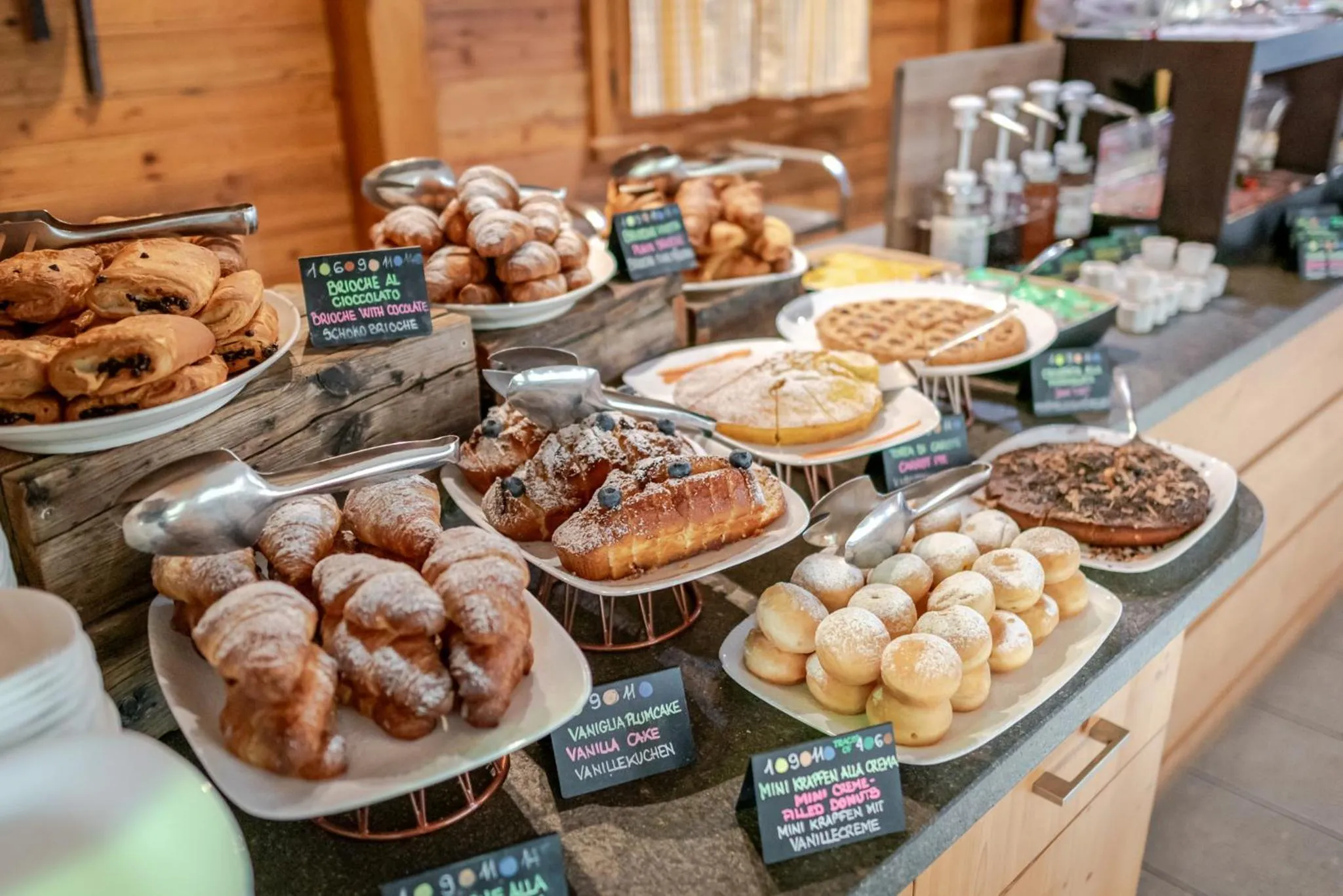 Breakfast in Hotel Alpine Mugon