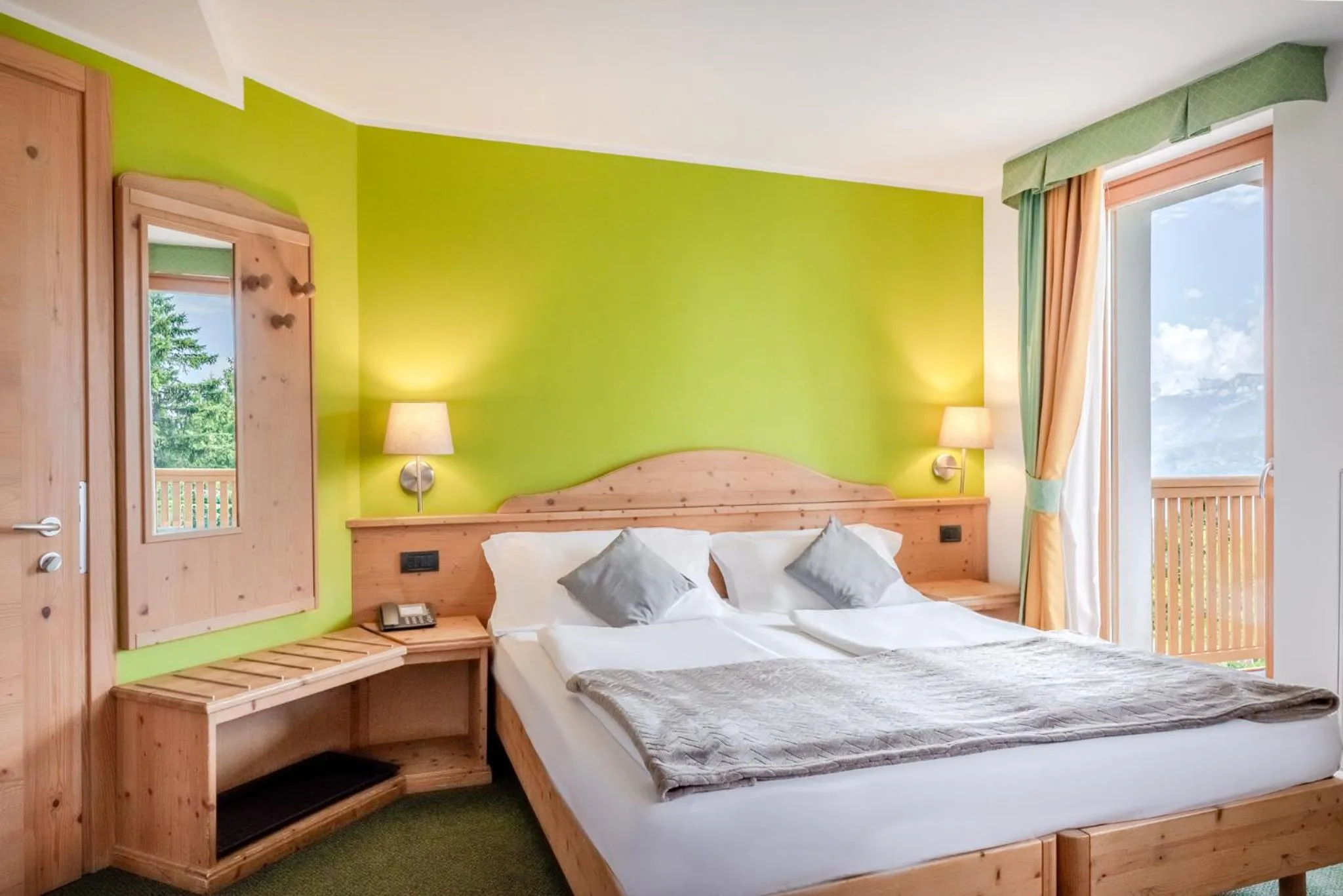 Bedroom, Bed in Hotel Alpine Mugon