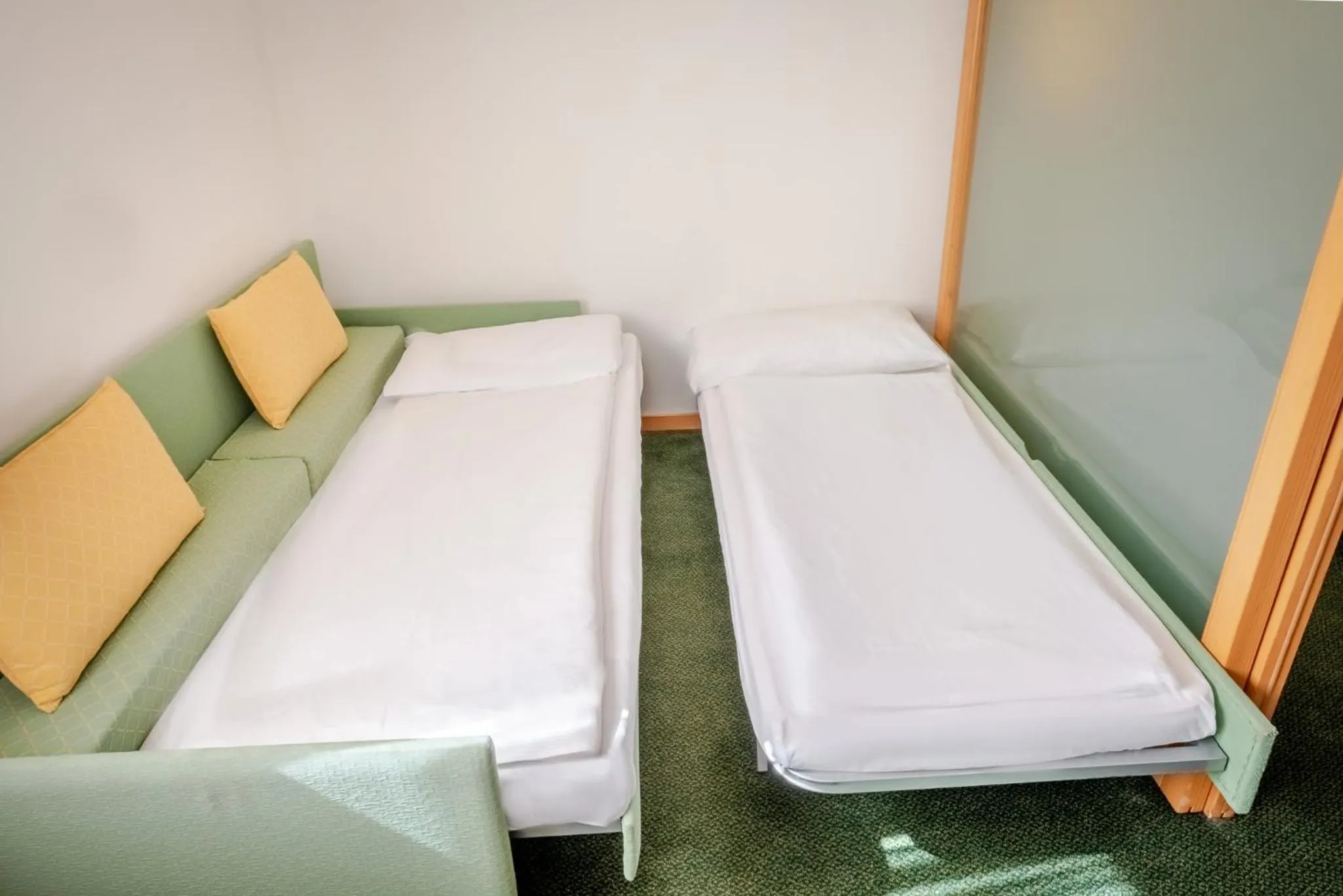 Bedroom, Bed in Hotel Alpine Mugon