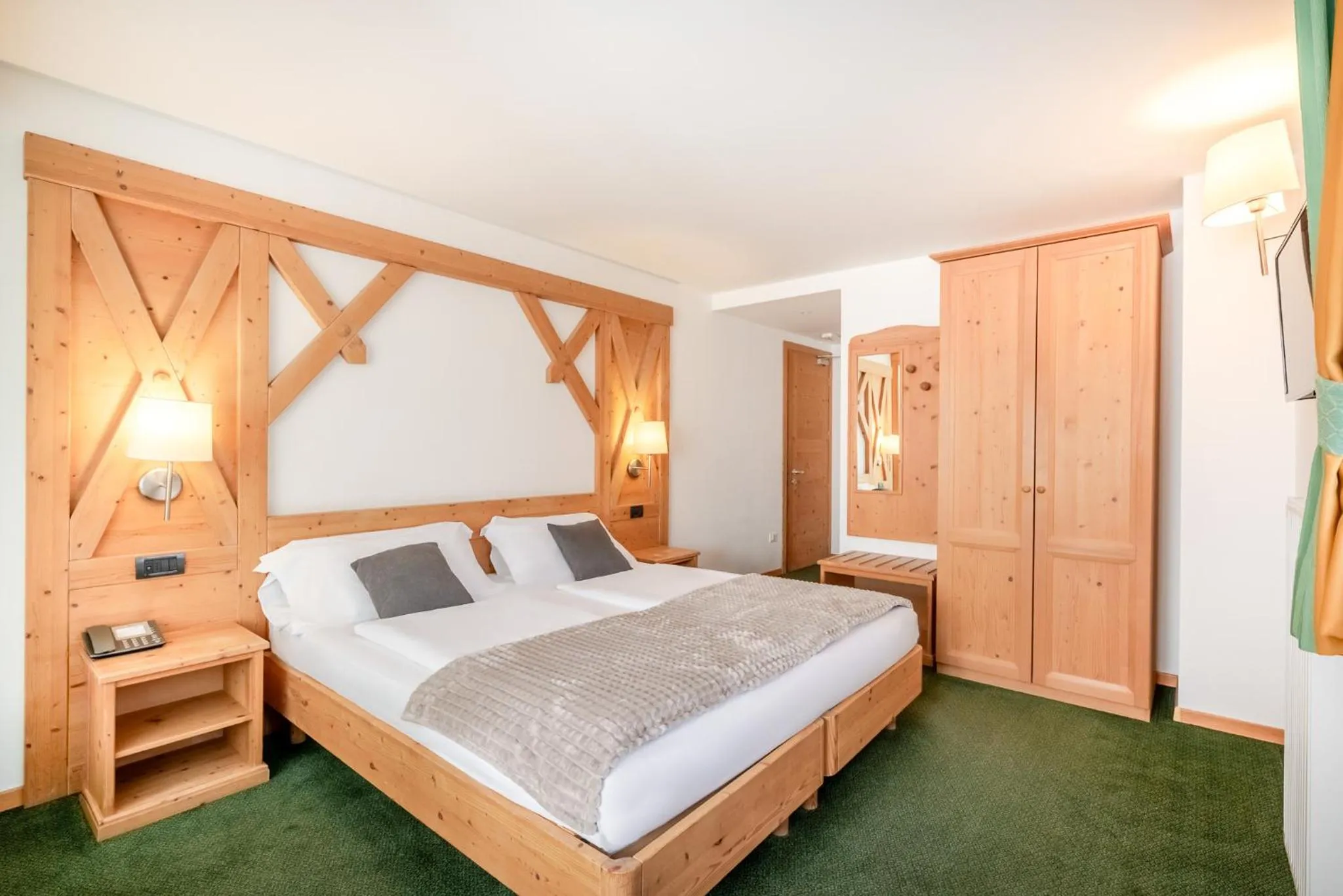 Bedroom, Bed in Hotel Alpine Mugon