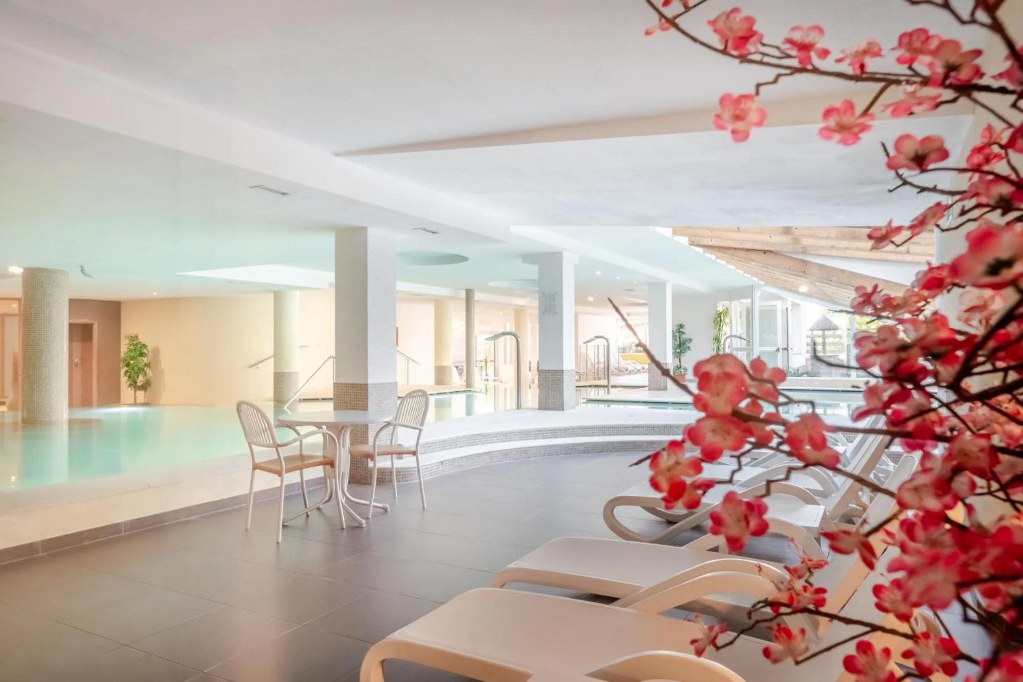 Swimming pool in Hotel Alpine Mugon