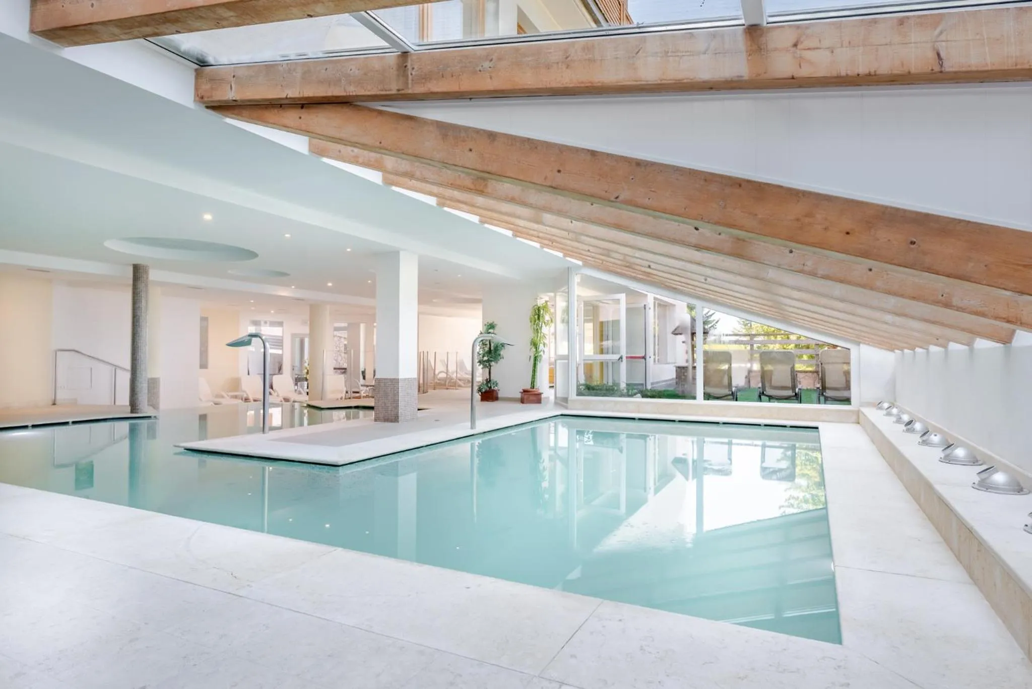 Hot Tub in Hotel Alpine Mugon