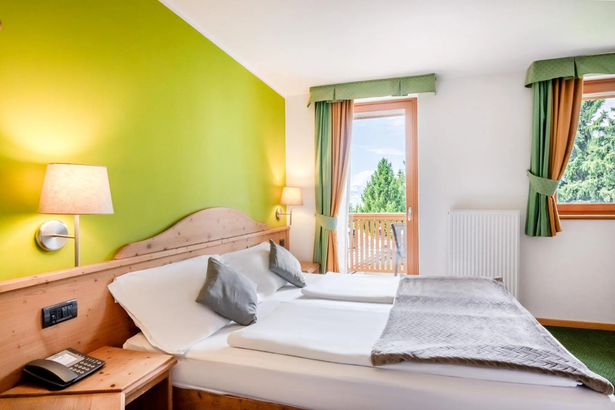 Bedroom, Bed in Hotel Alpine Mugon