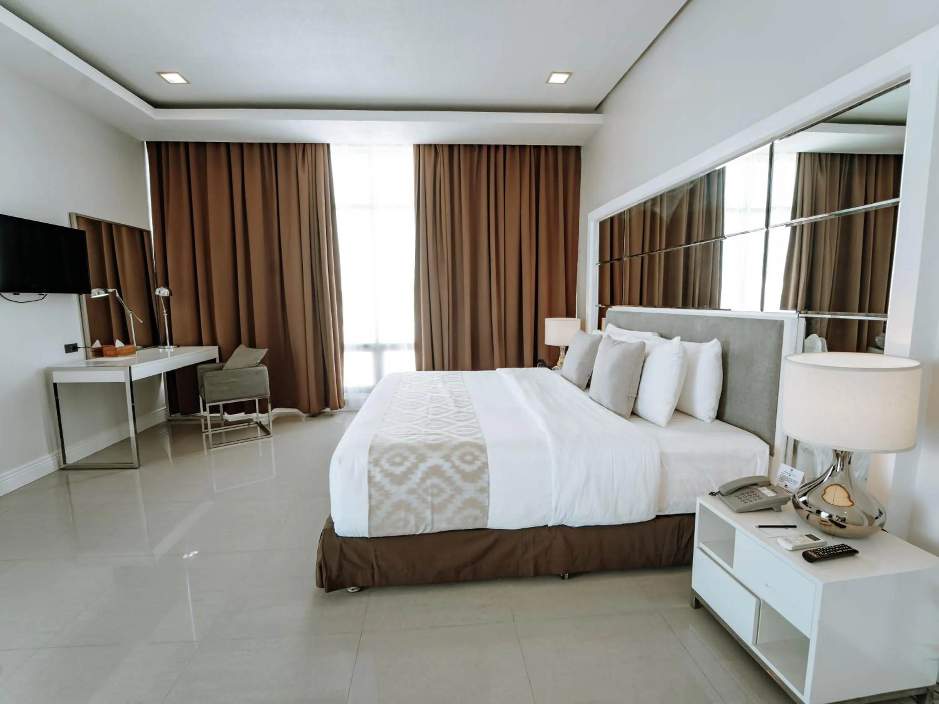 Bedroom, Bed in MetroCentre Hotel