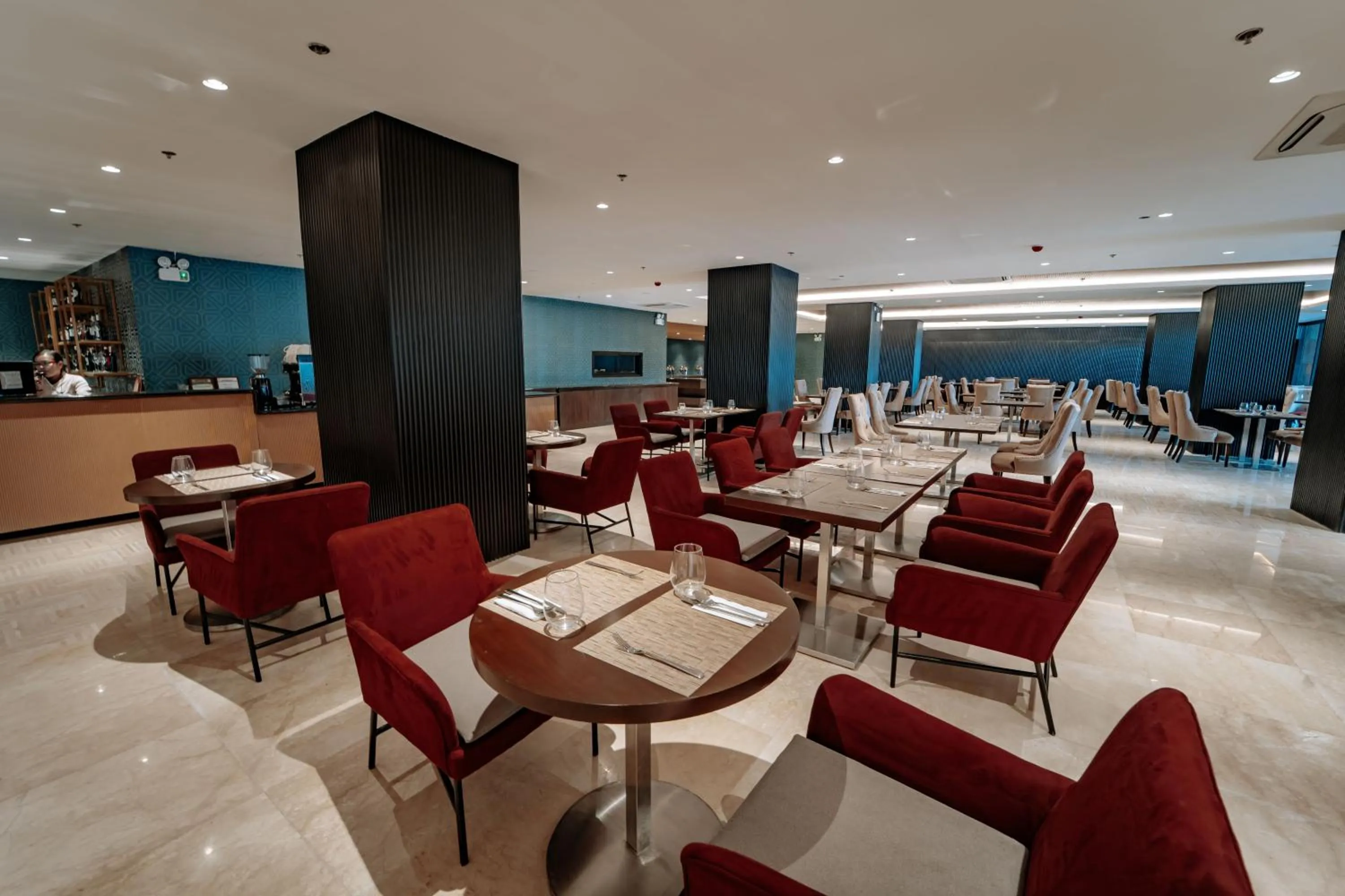 Restaurant/places to eat in MetroCentre Hotel
