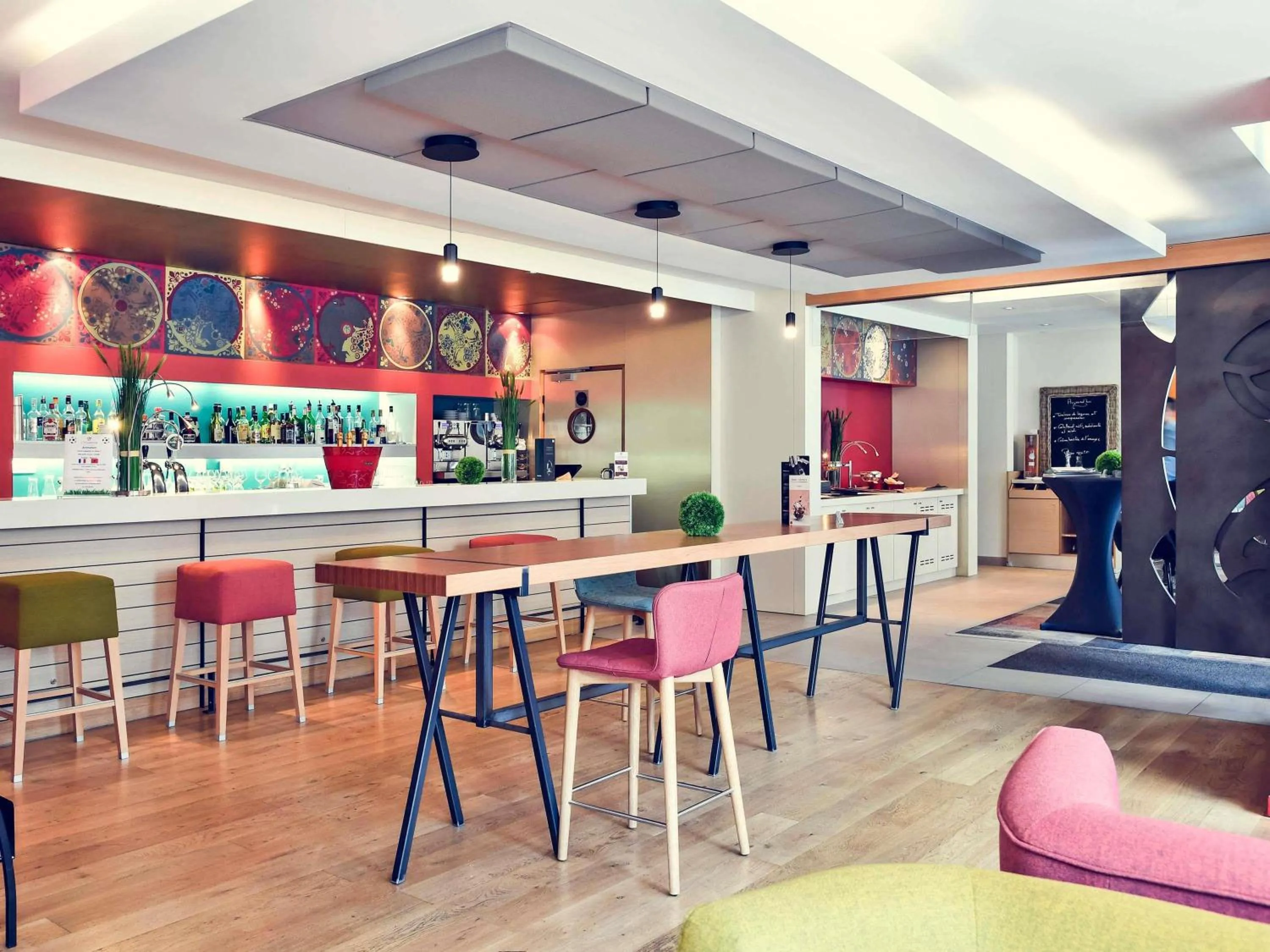 Lounge or bar in Mercure Amiens Cathédrale