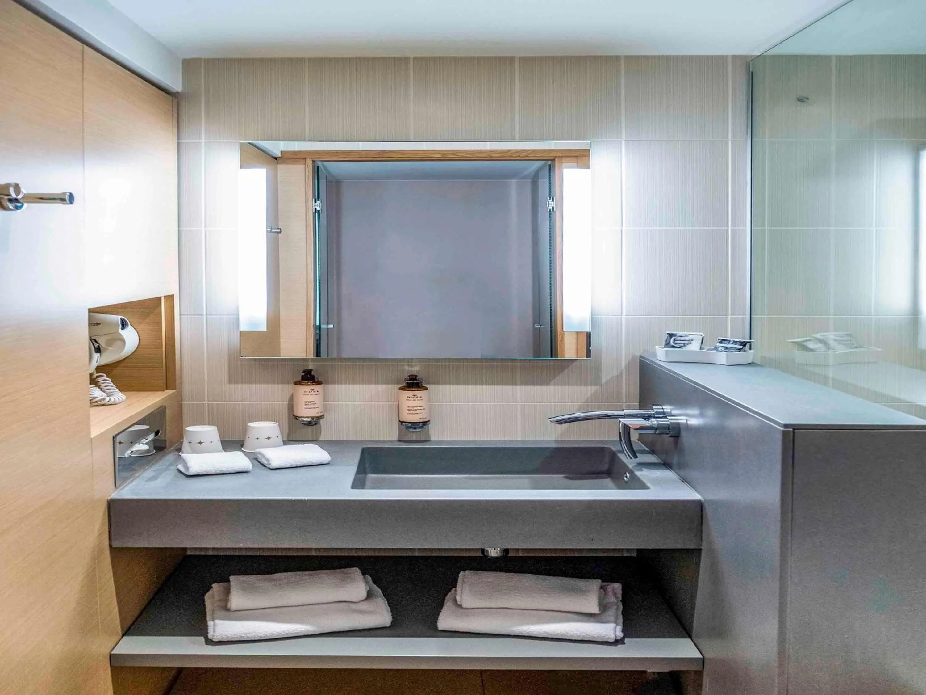 Bedroom in Mercure Amiens Cathédrale