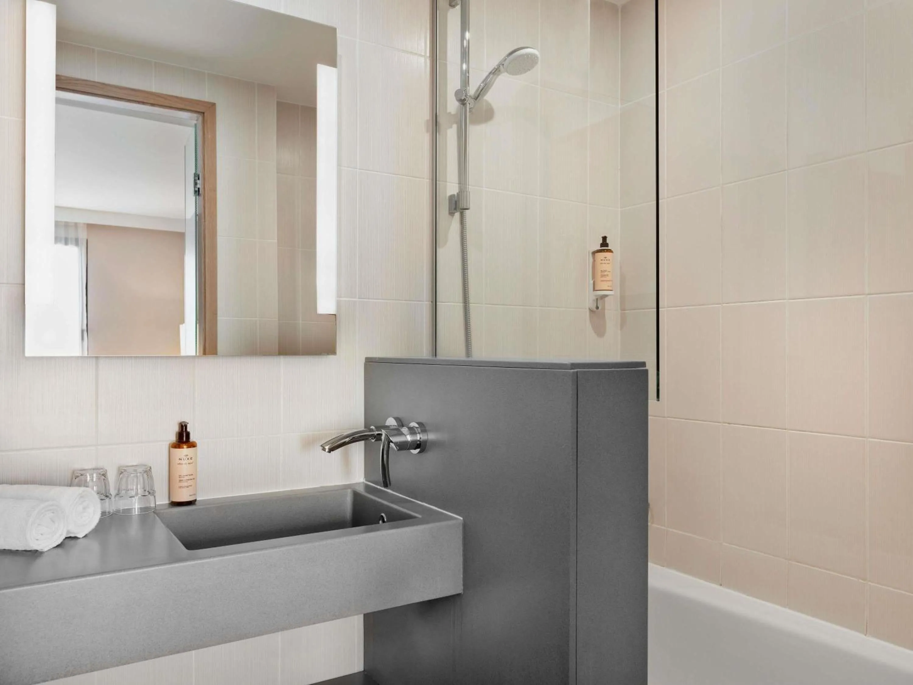 Bedroom in Mercure Amiens Cathédrale