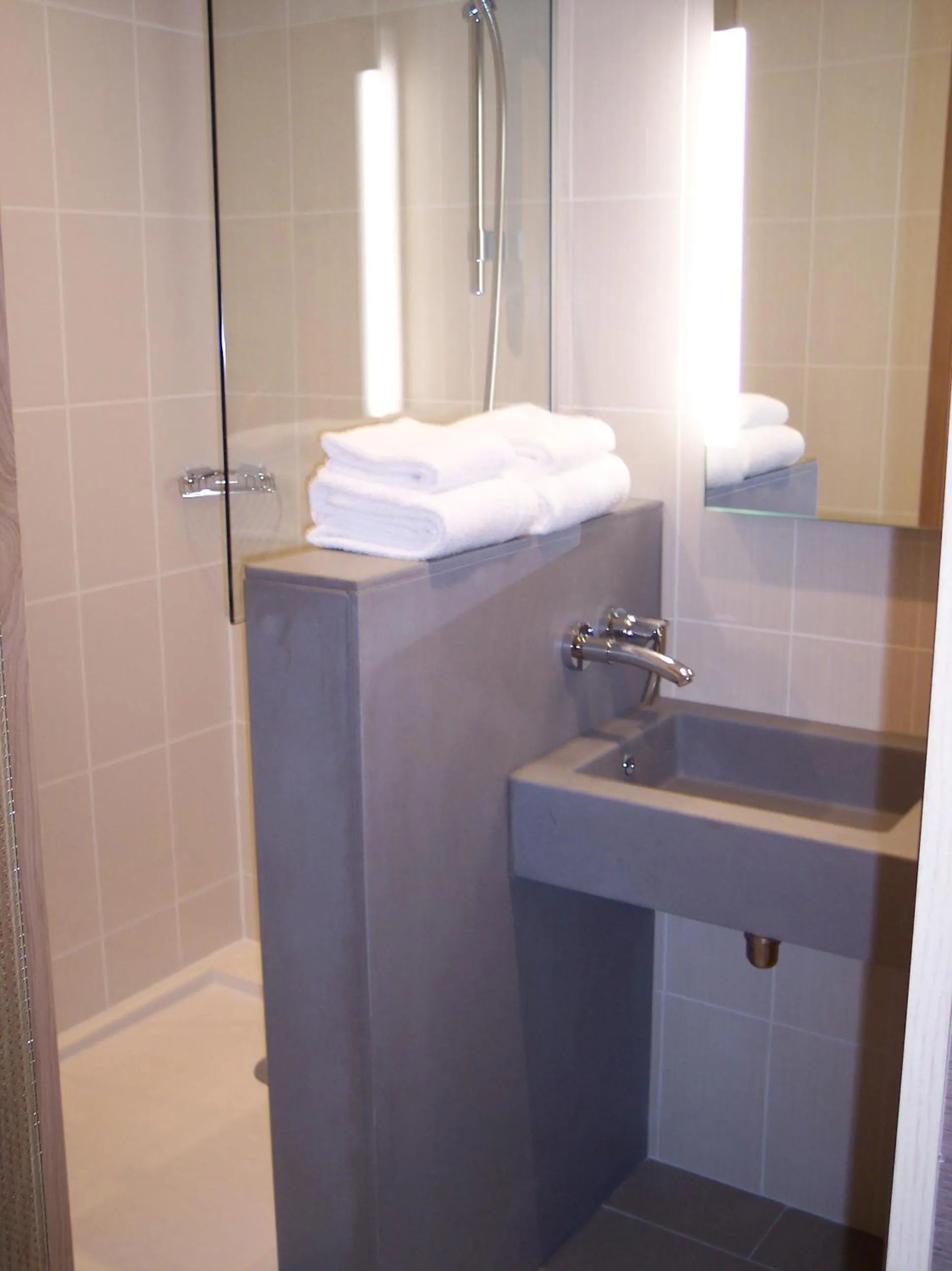 Bathroom in Mercure Amiens Cathédrale