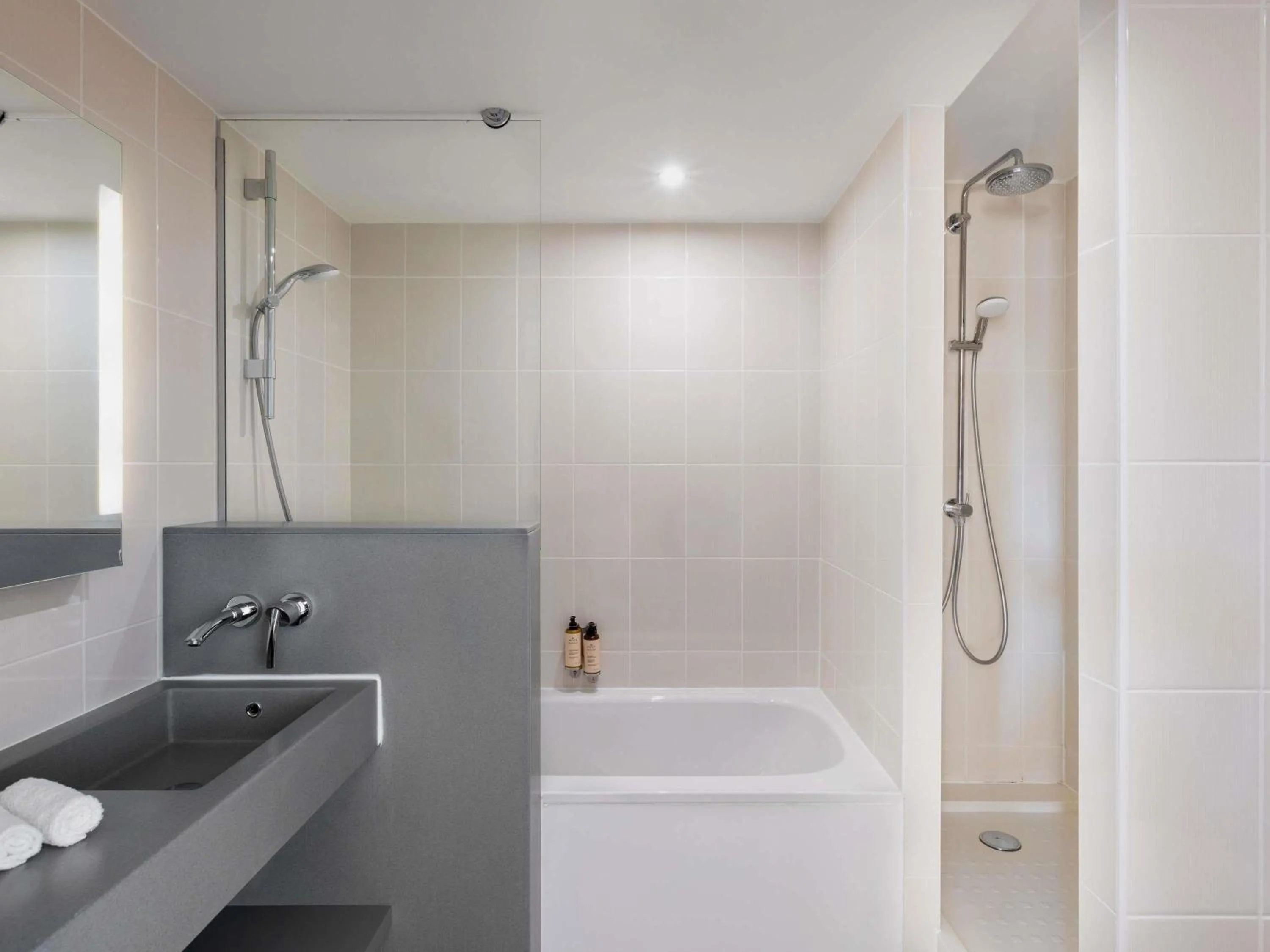 Bedroom in Mercure Amiens Cathédrale