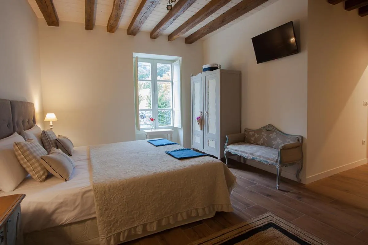 Photo of the whole room, Bed in Posada Seis Leguas