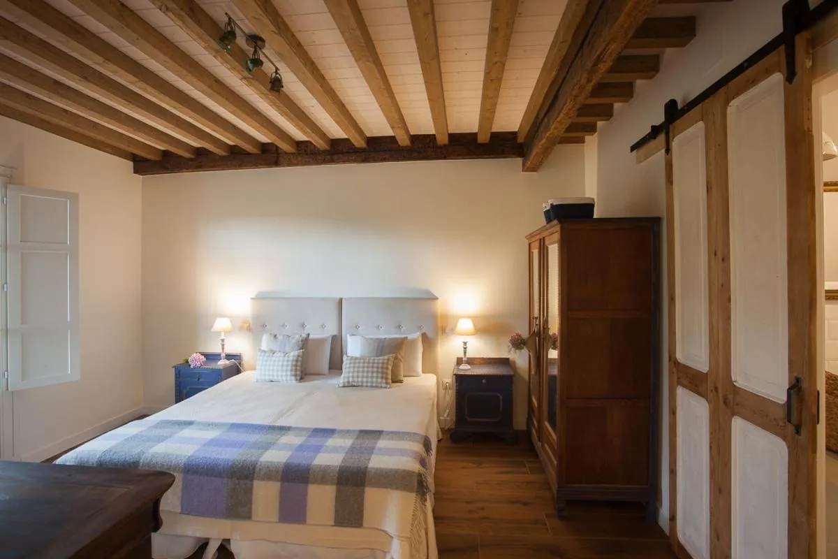 Photo of the whole room, Bed in Posada Seis Leguas