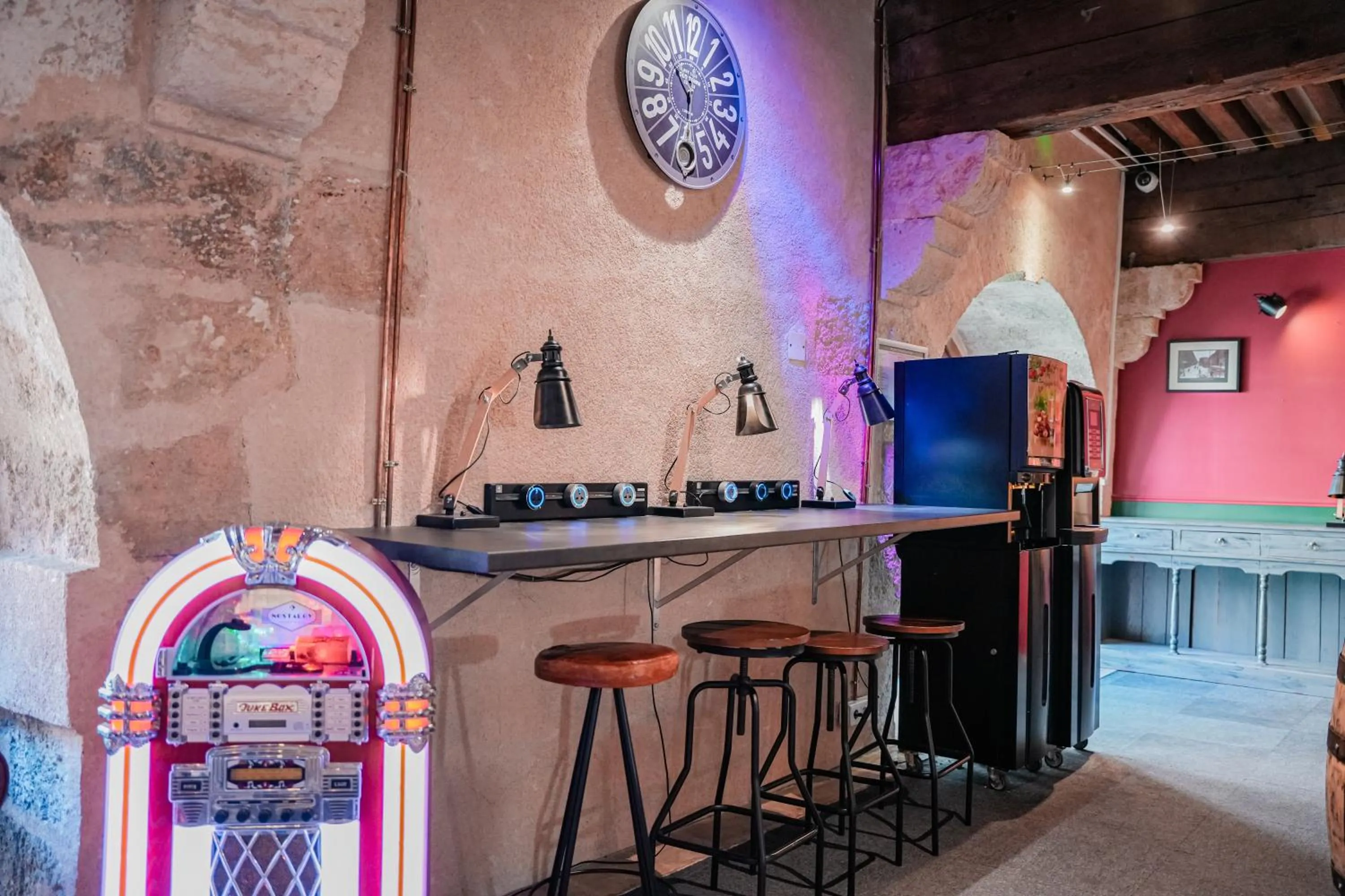 Seating area in ibis budget Marseille Vieux Port