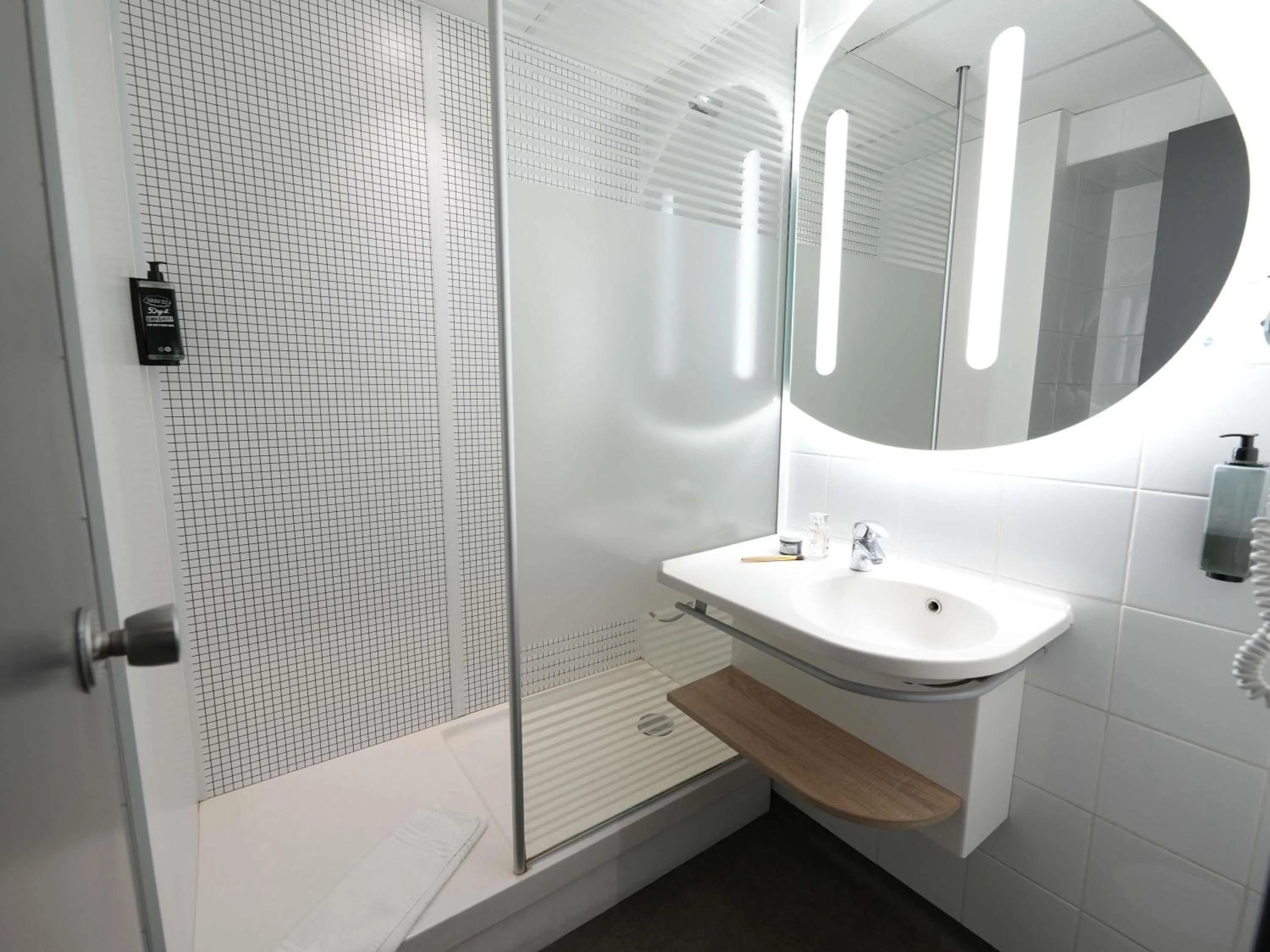 Bedroom in ibis budget Marseille Vieux Port