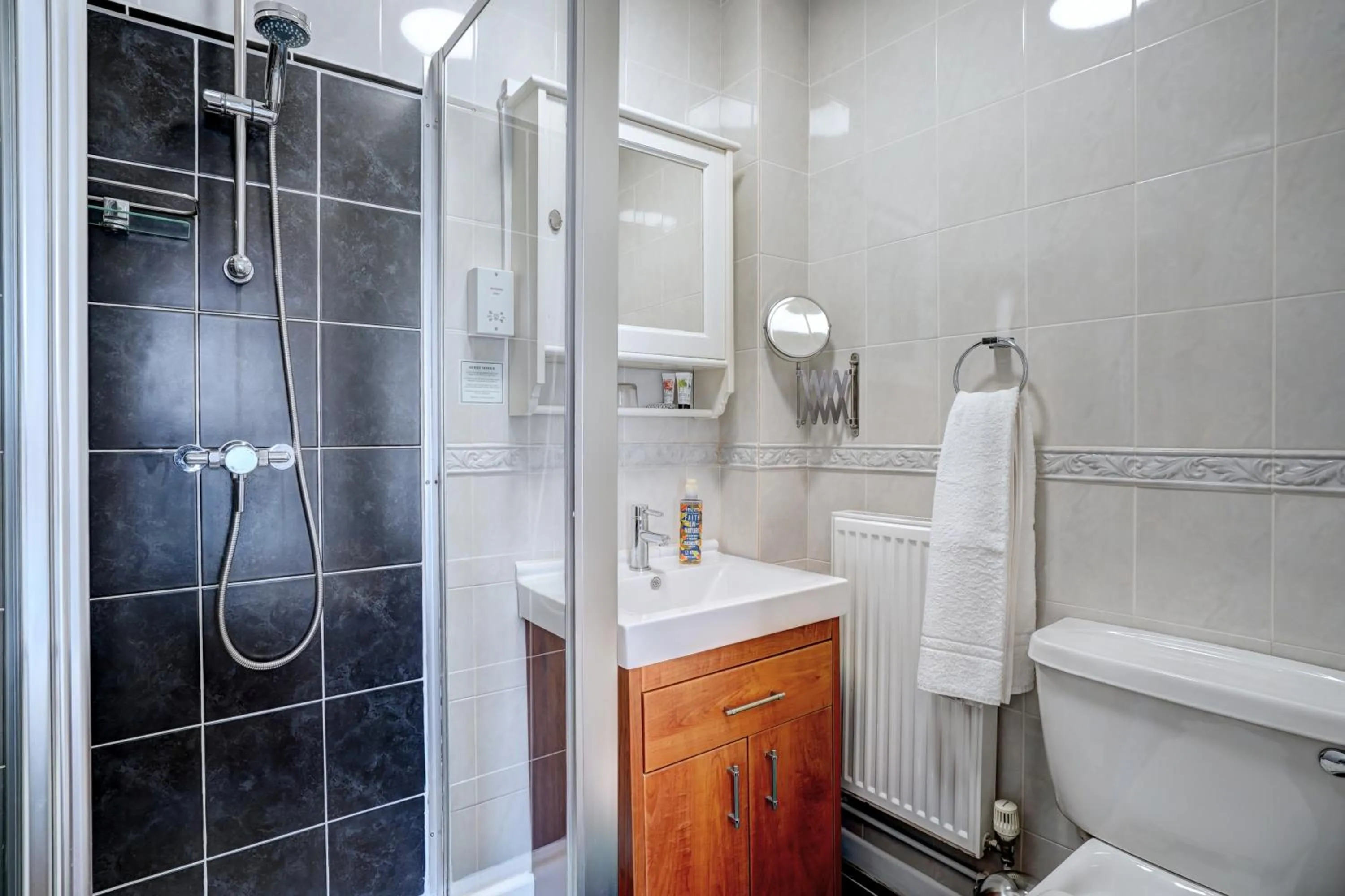 Bathroom in Regency Guest House
