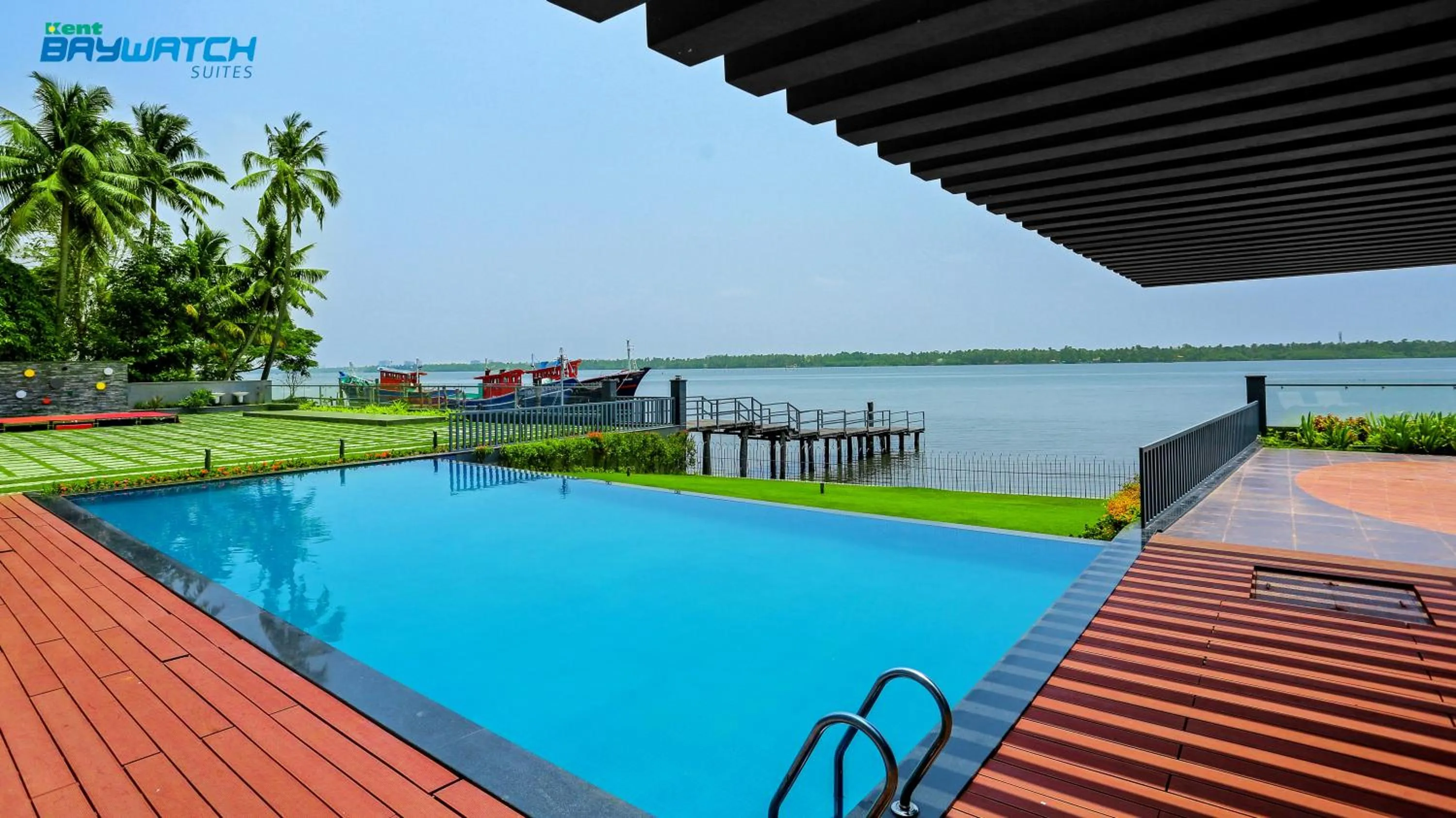 Swimming pool in Kent Baywatch Suites