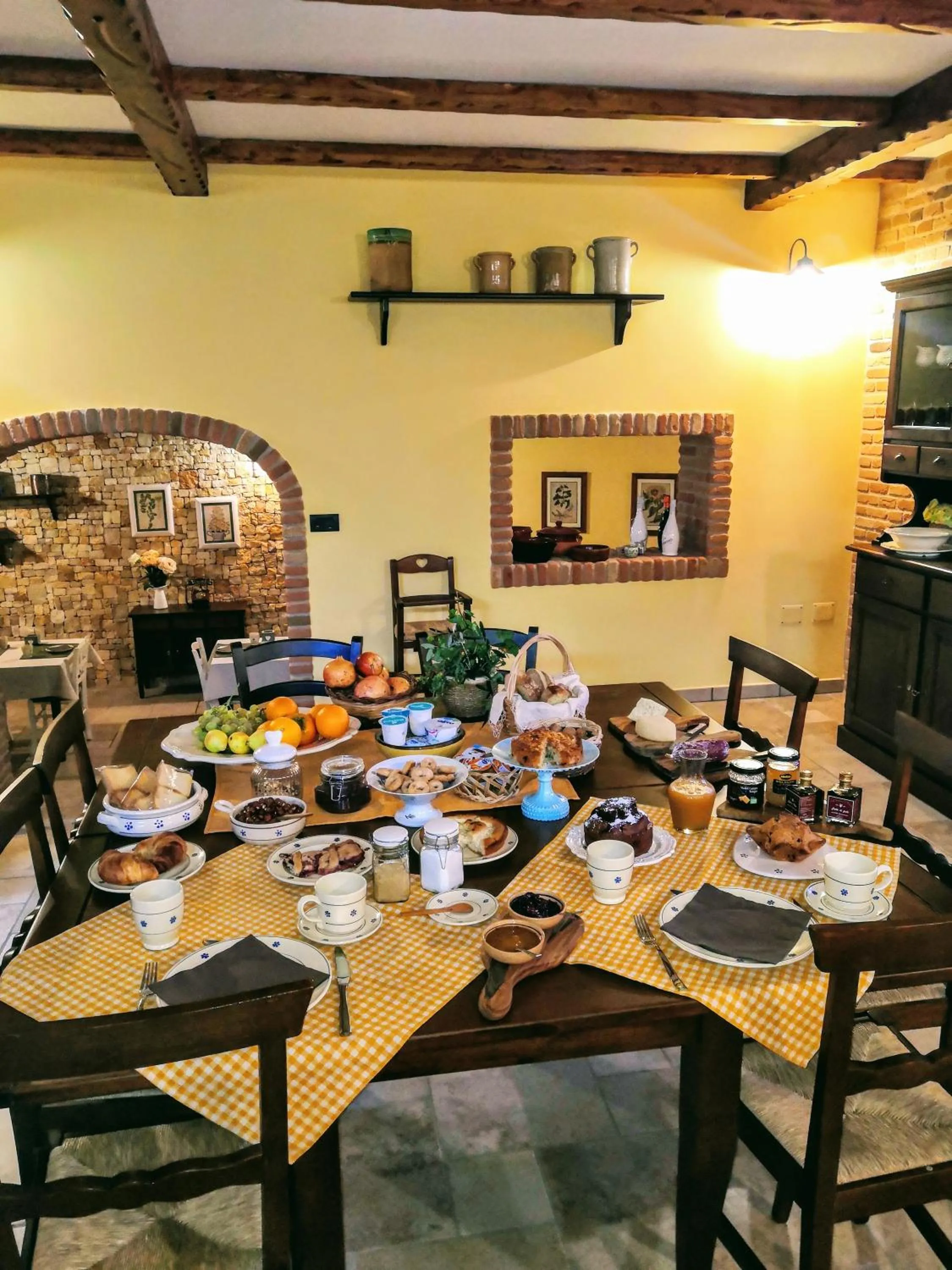 Breakfast in BORGO LUNA b&b