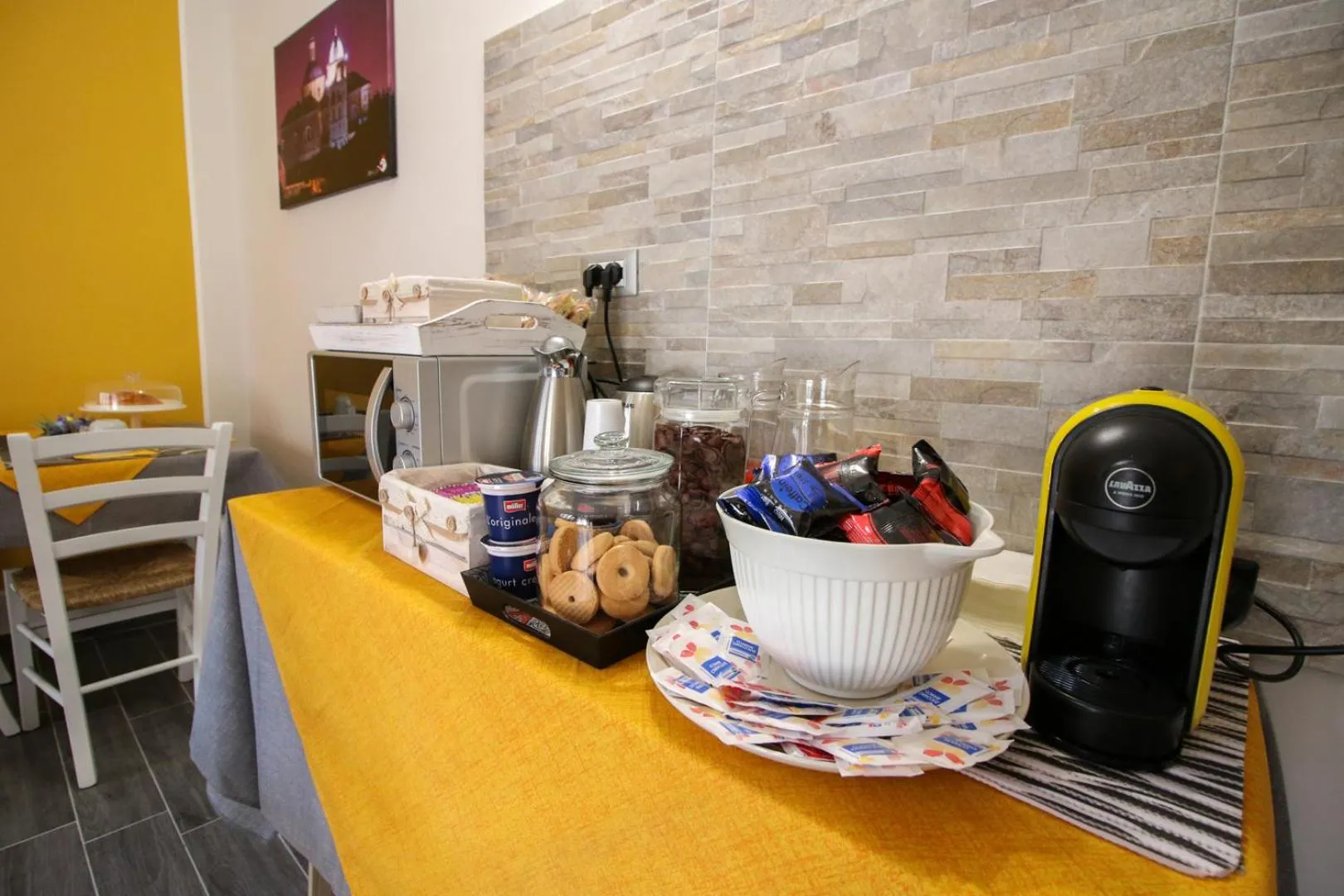 Buffet breakfast in Là Drint Bed & Breakfast