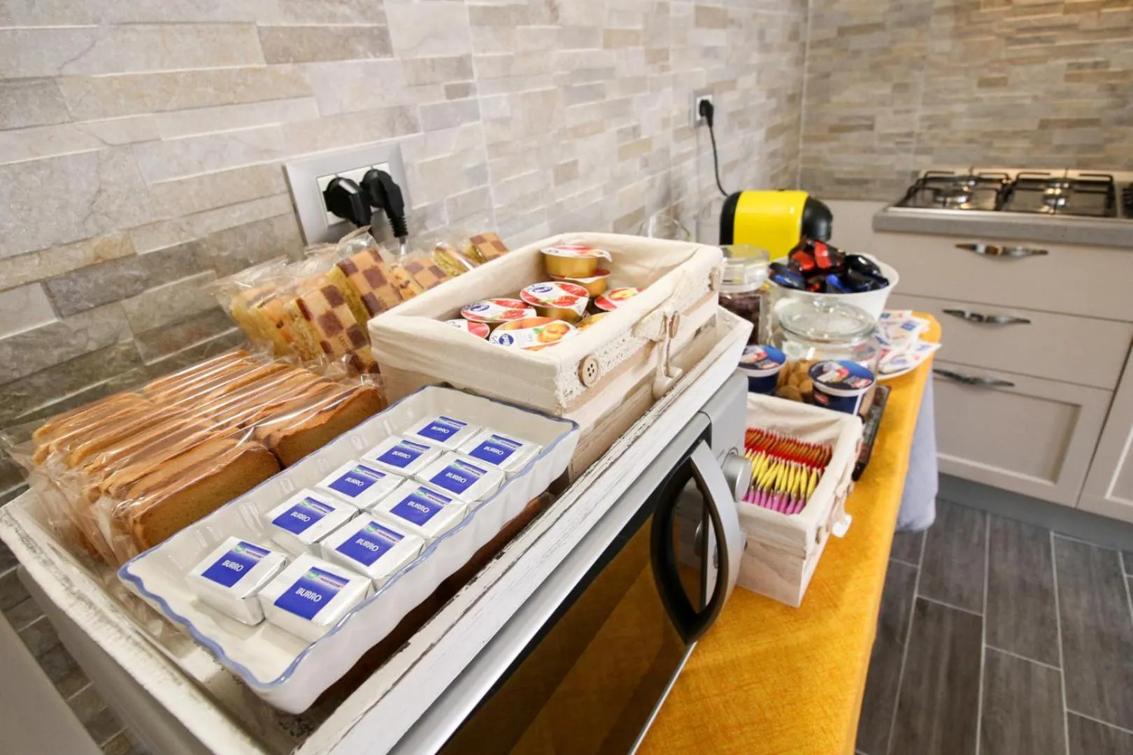 Buffet breakfast in Là Drint Bed & Breakfast