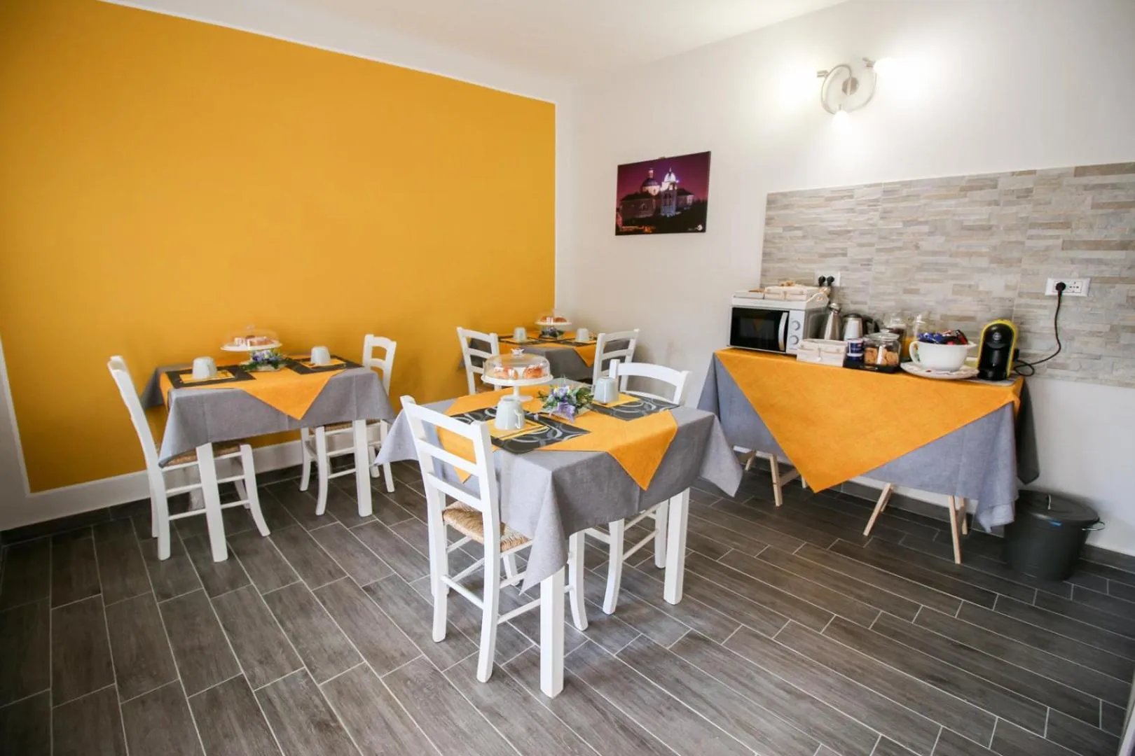 Buffet breakfast in Là Drint Bed & Breakfast