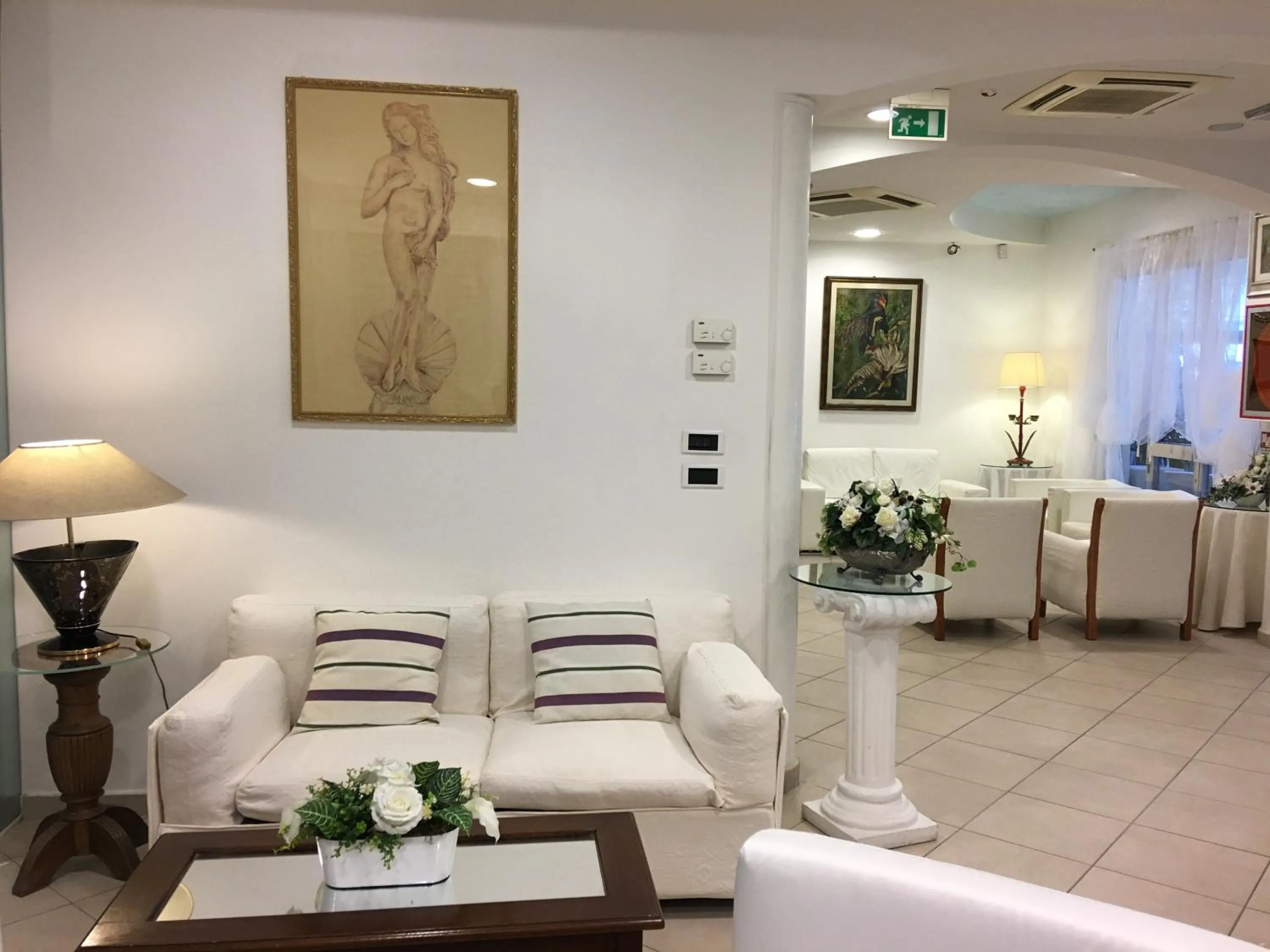 Lobby or reception in NOIDUE Hotel