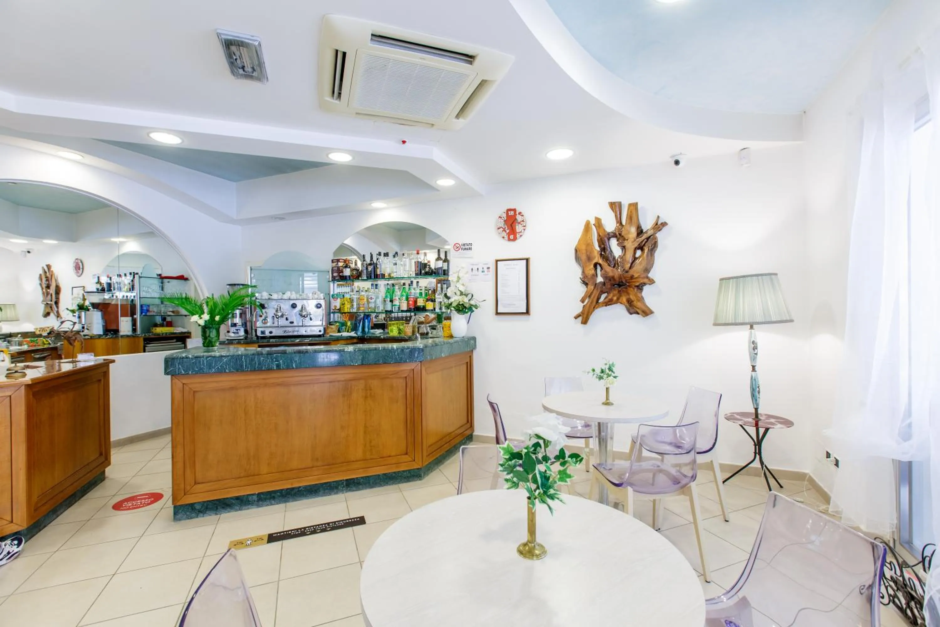 Lounge or bar in NOIDUE Hotel