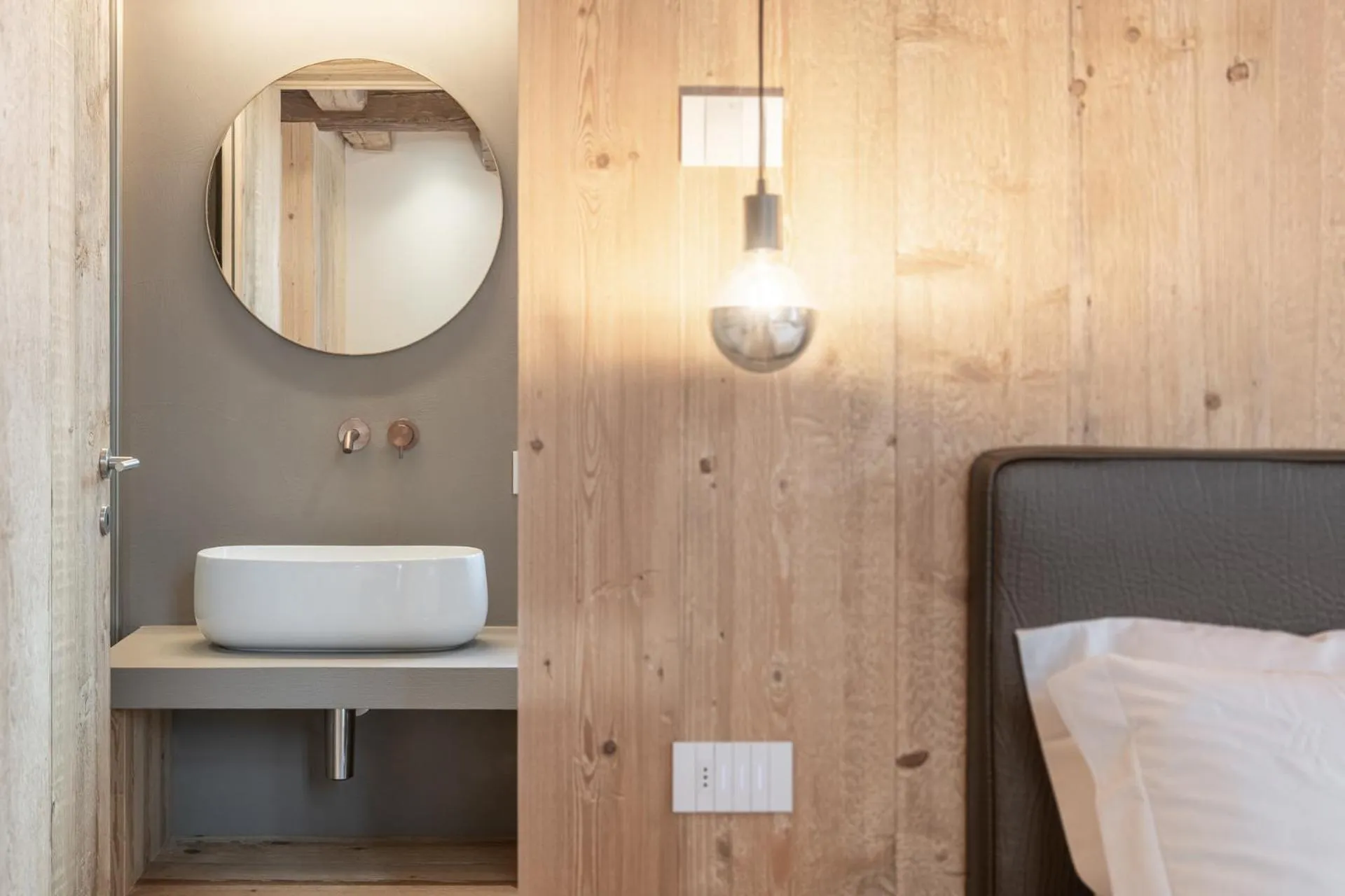 Decorative detail, Bed in Alla Stazion Locanda nelle Dolomiti