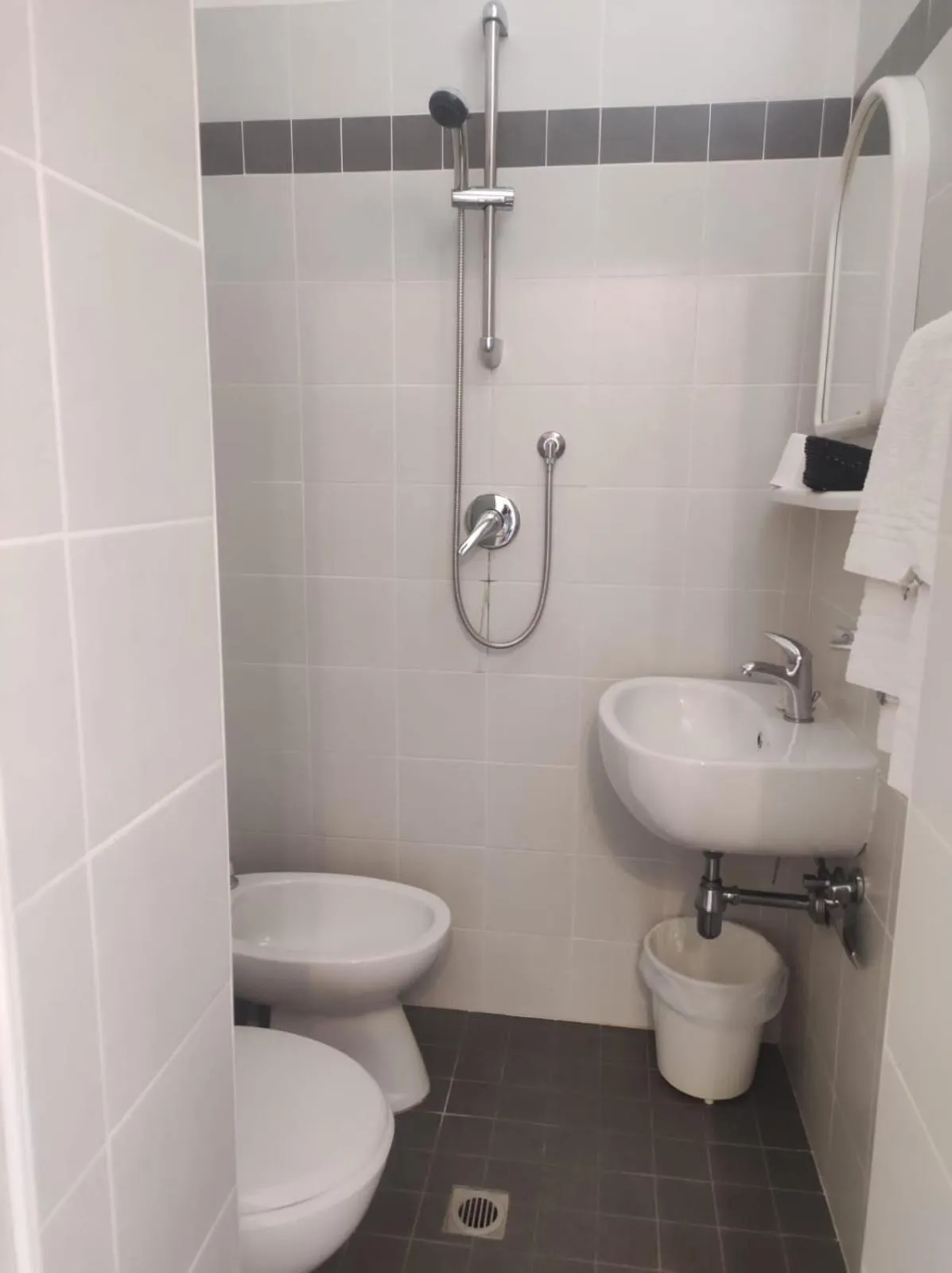 Shower in Hotel Diana