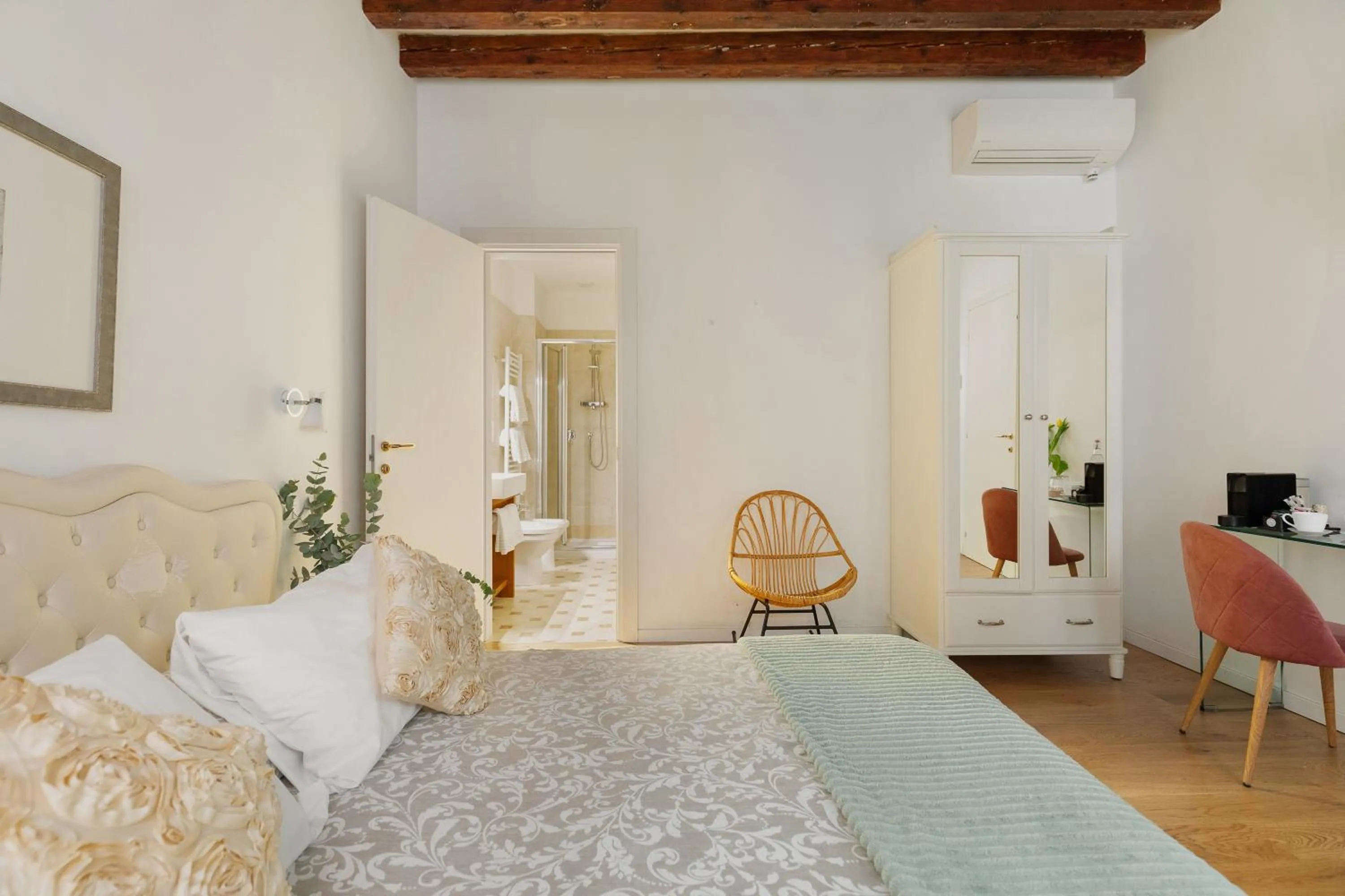 Bedroom, Bed in Bianca Cappello House