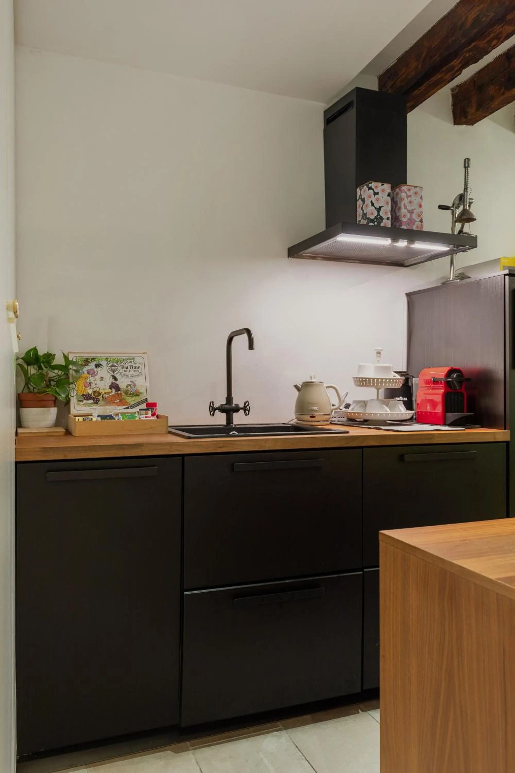 Communal kitchen in Bianca Cappello House