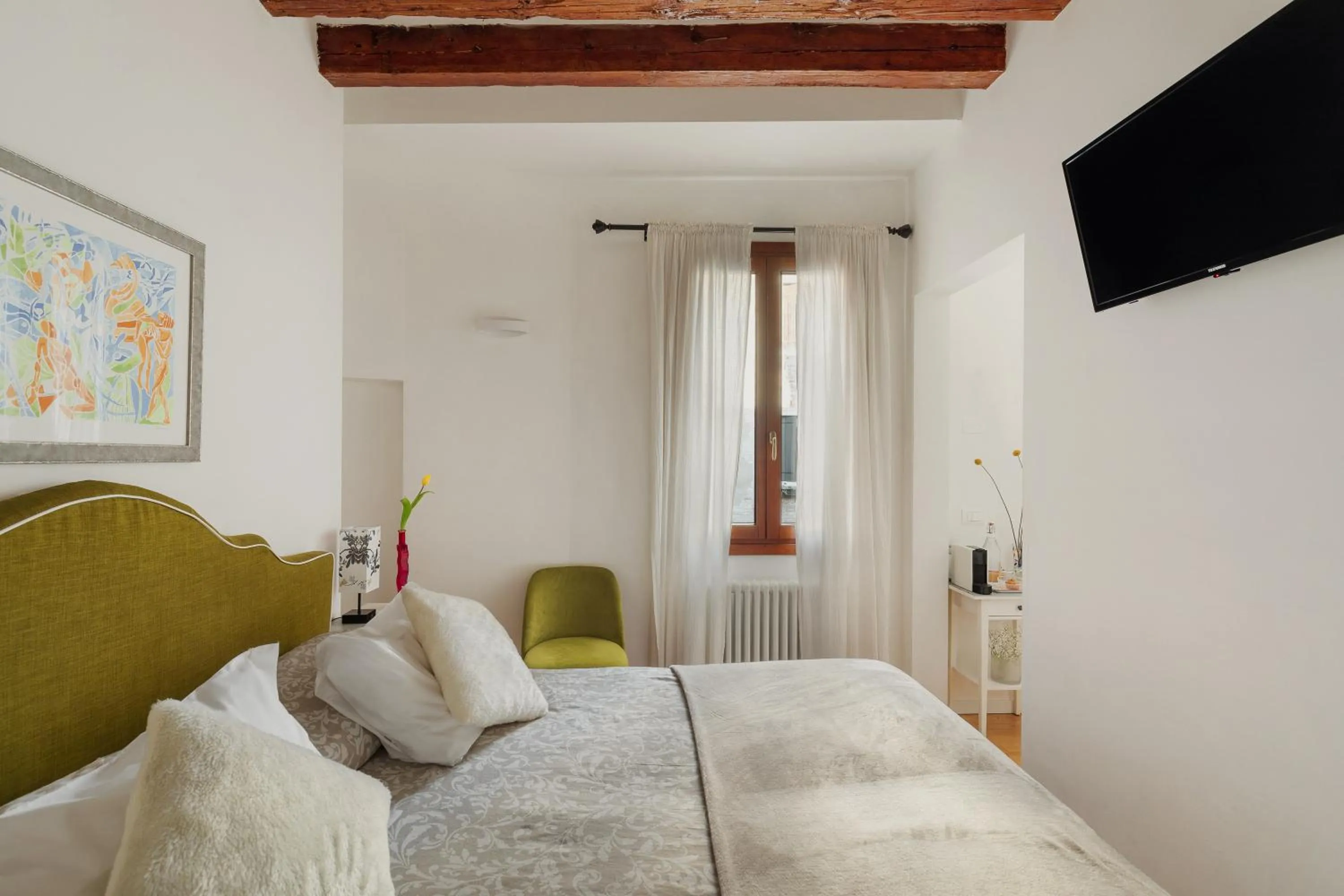 Bedroom, Bed in Bianca Cappello House