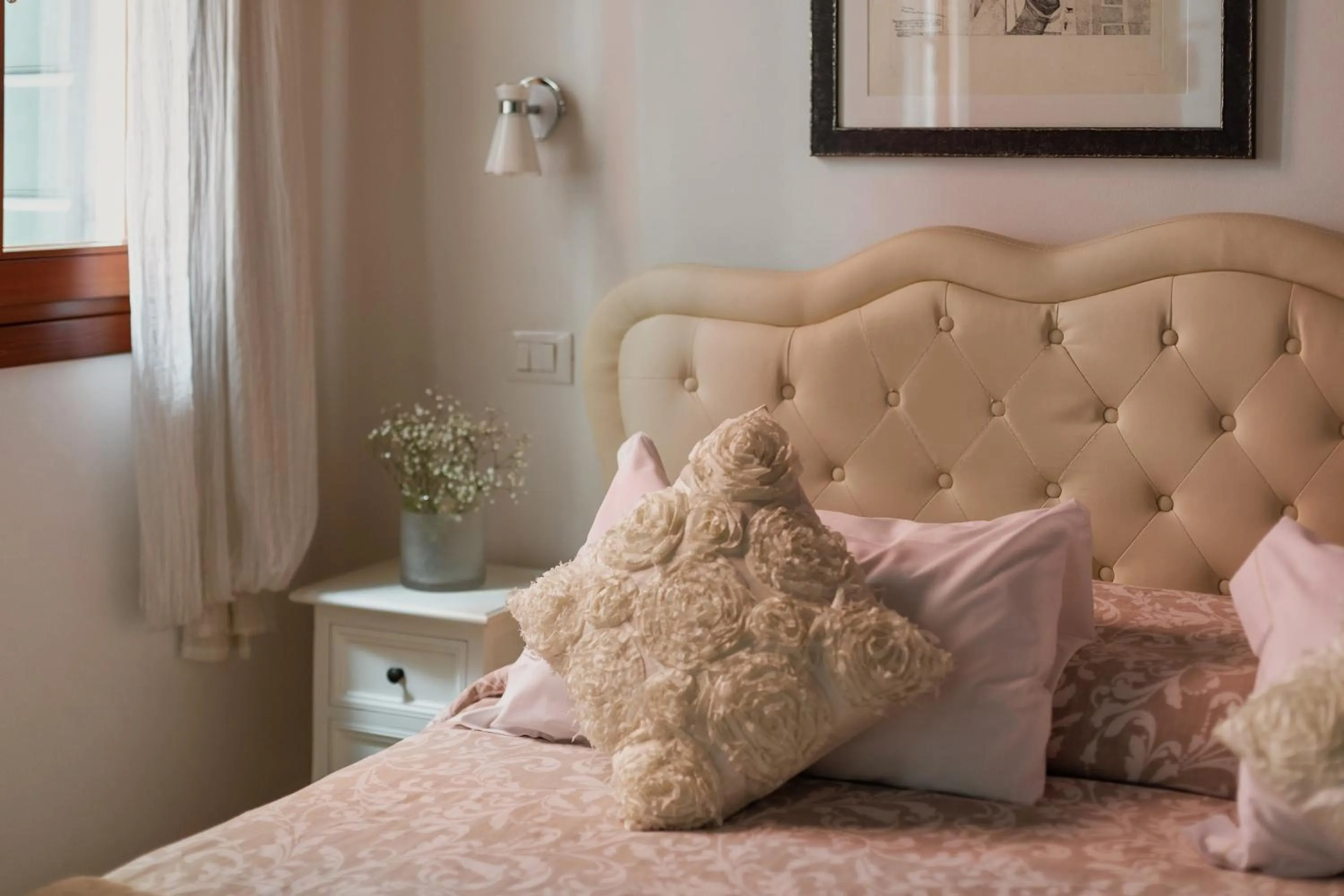 Bedroom, Bed in Bianca Cappello House
