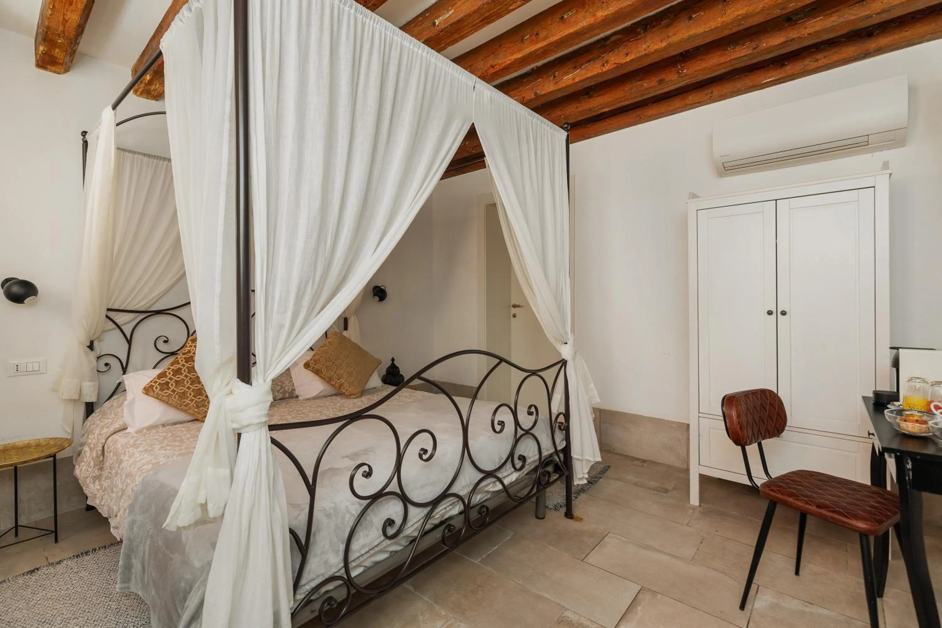 Photo of the whole room, Bed in Bianca Cappello House