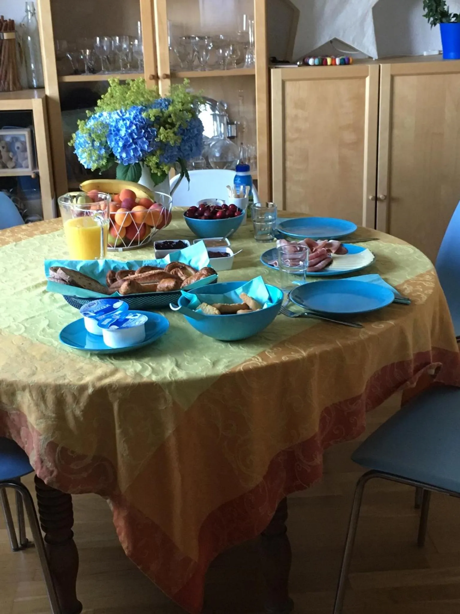 Breakfast in La Mésange bleue