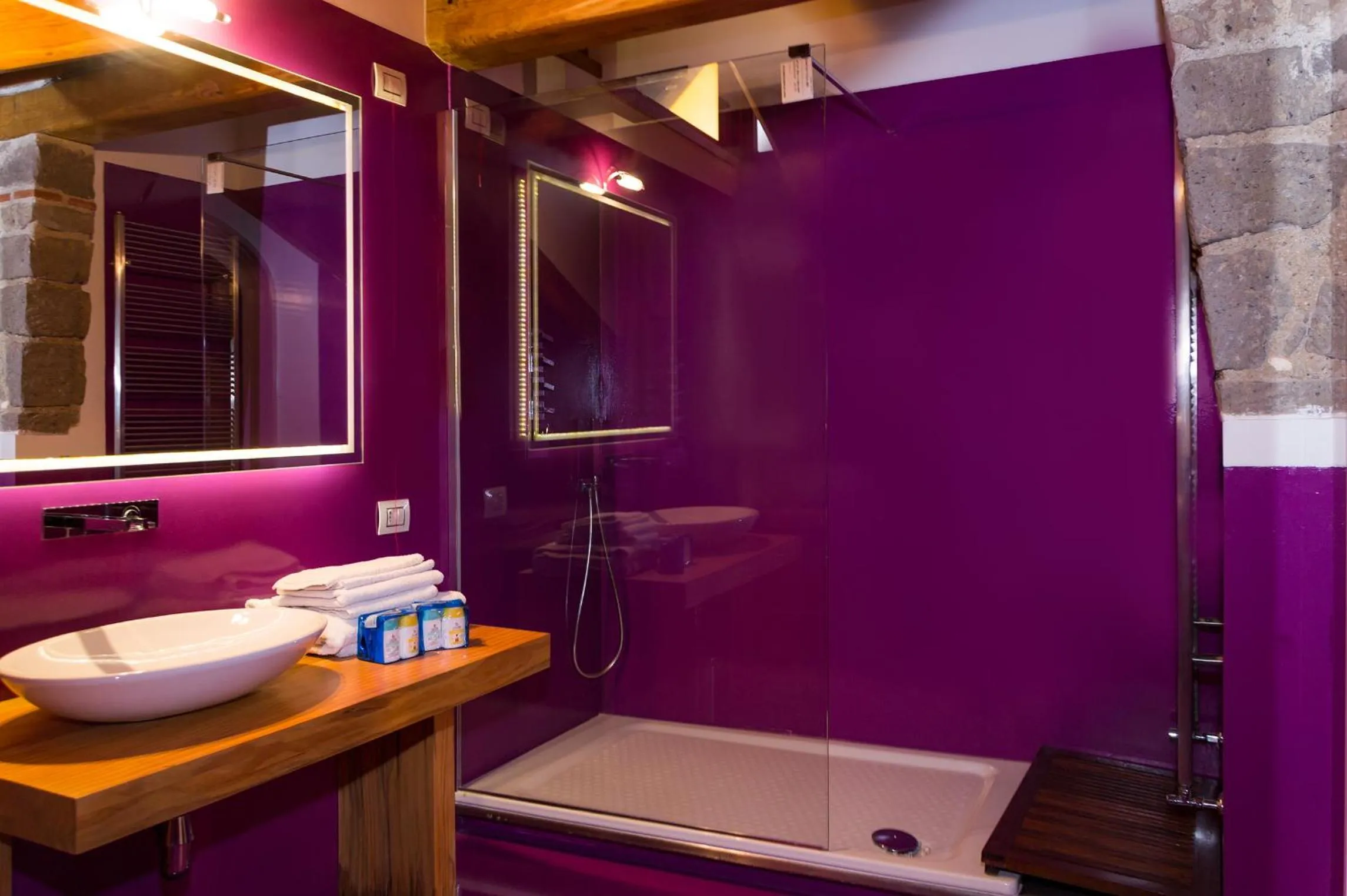 Shower in Villa Di Natale