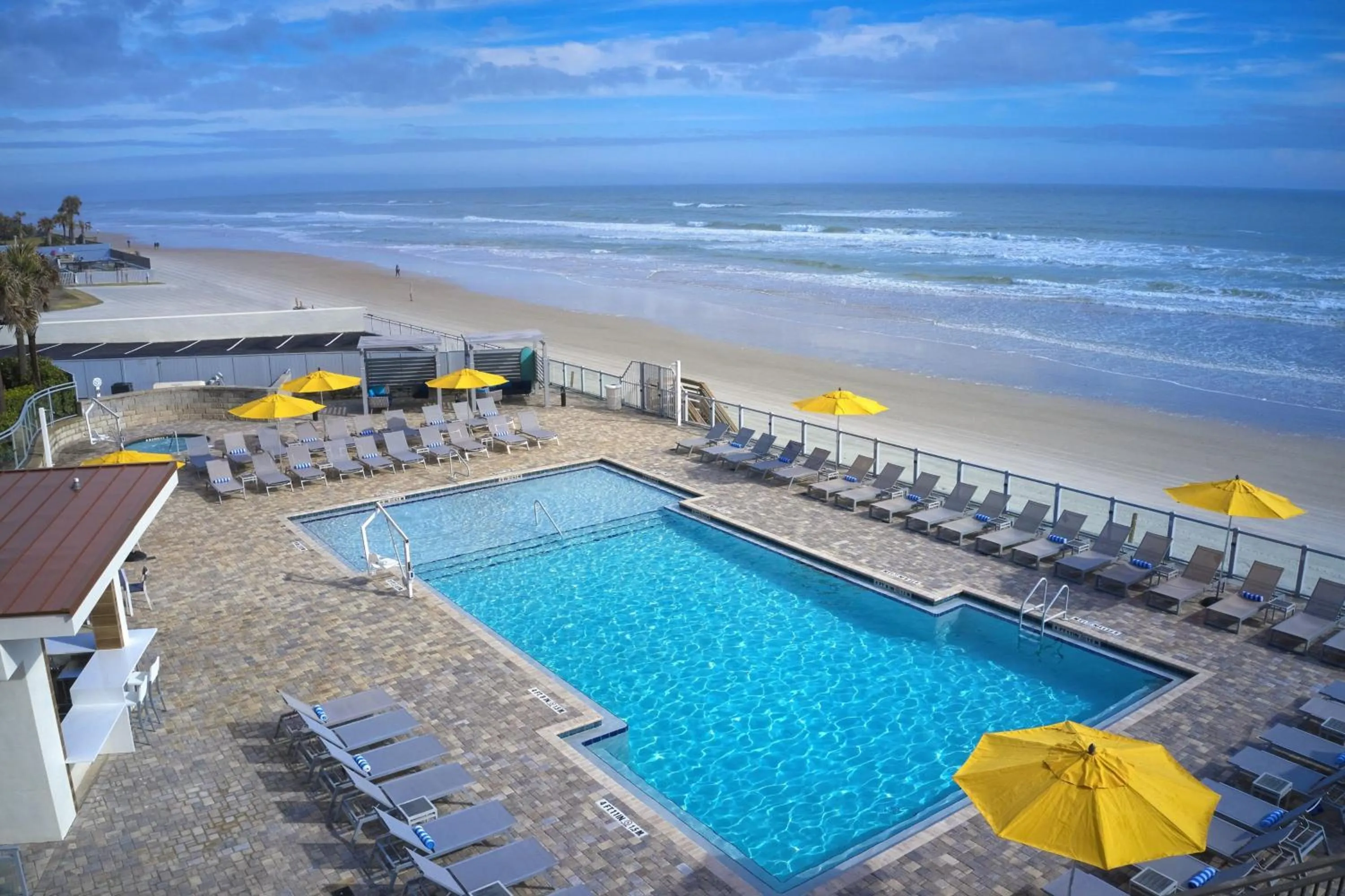 Swimming pool in Delta Hotels by Marriott Daytona Beach Oceanfront