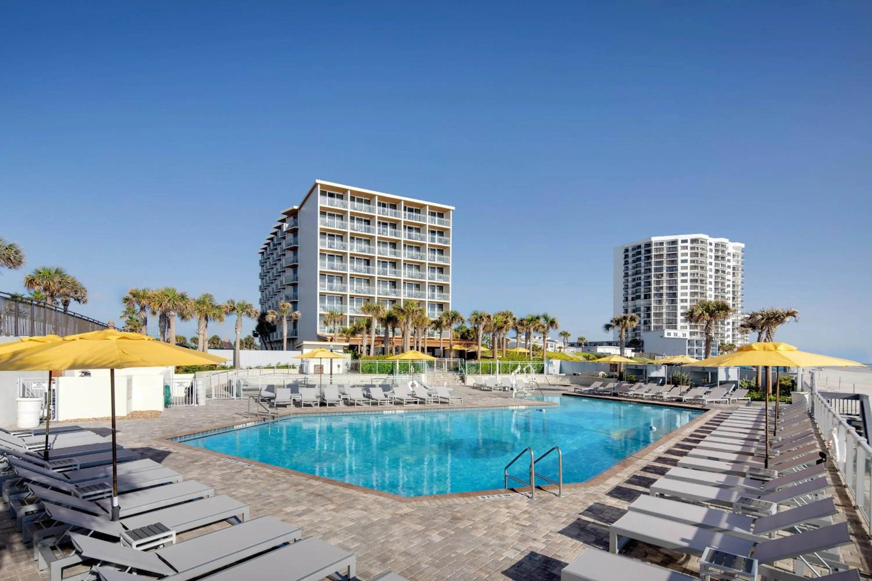 Swimming pool in Delta Hotels by Marriott Daytona Beach Oceanfront