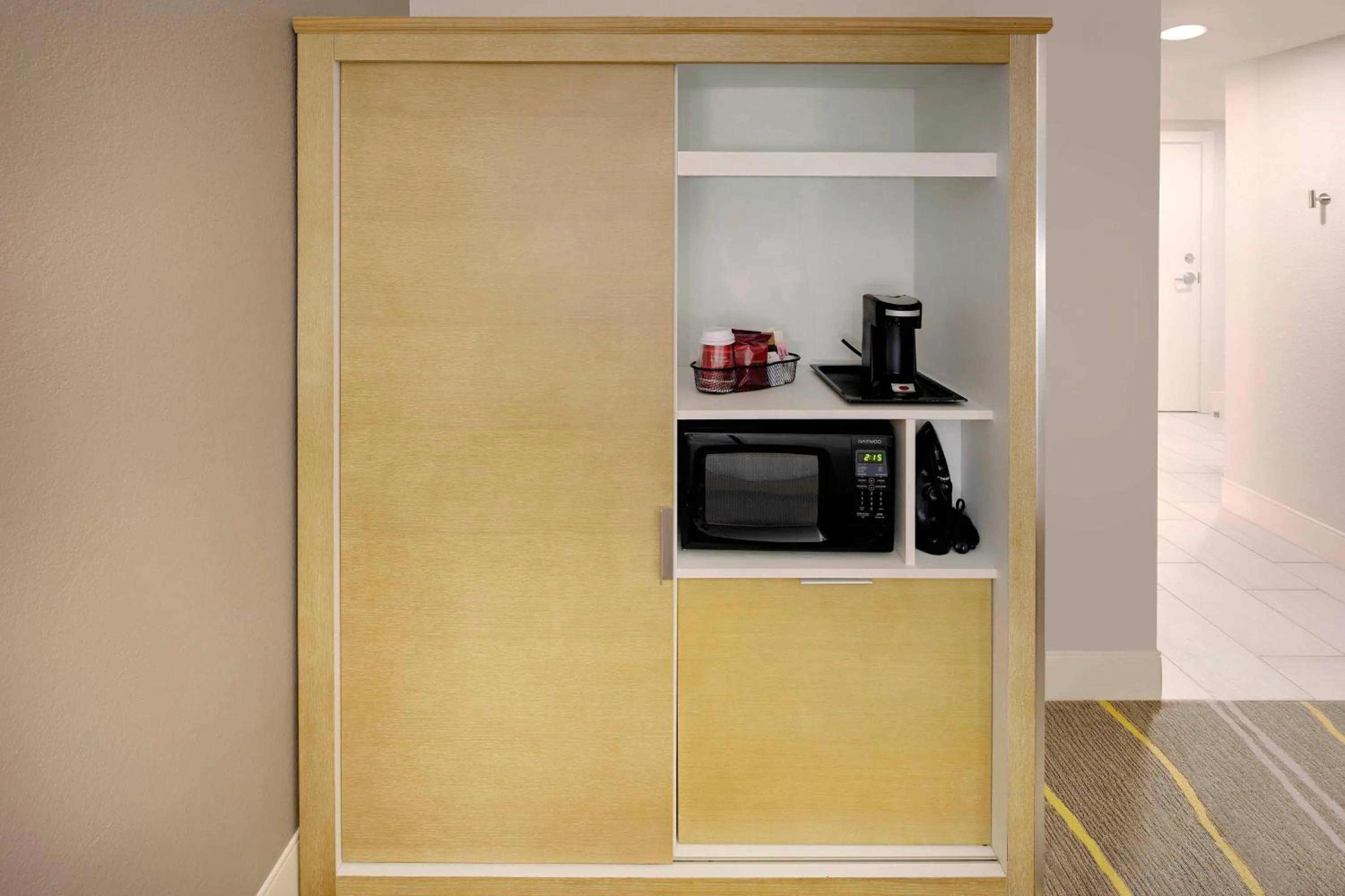 Lounge or bar in Delta Hotels by Marriott Daytona Beach Oceanfront