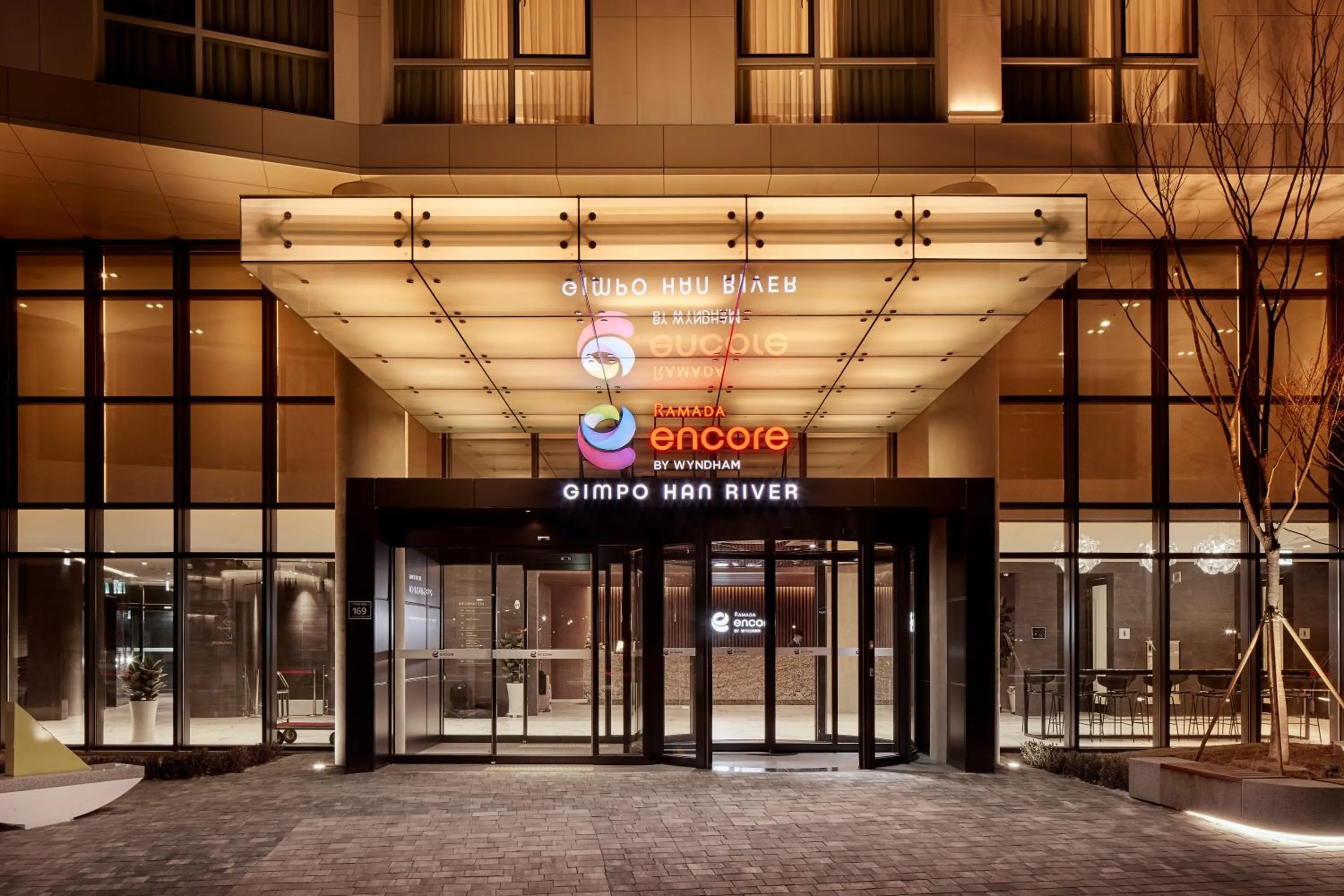 Facade/entrance in Ramada Encore by Wyndham Gimpo Han River Hotel