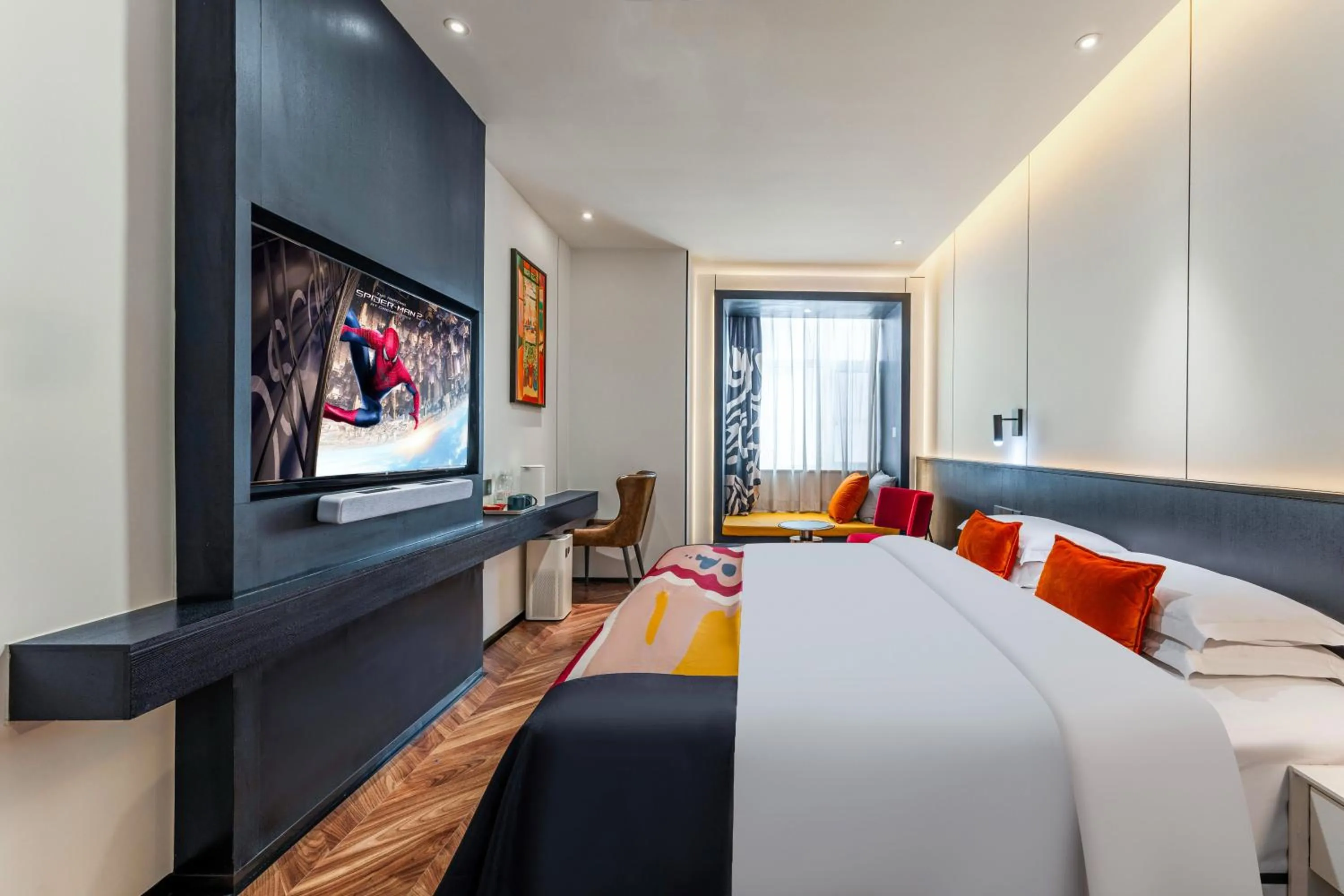 Bed in HeSu Hidden Art Hotel & Suites -Near Xi'an Drum Tower and Yongning Gate -Free Laundry Luggage Storage -Kitty Café with Freshly Ground Coffee -24H Front Desk -English Service -Exclusive Subsidies for Dumpling Banquet & Show